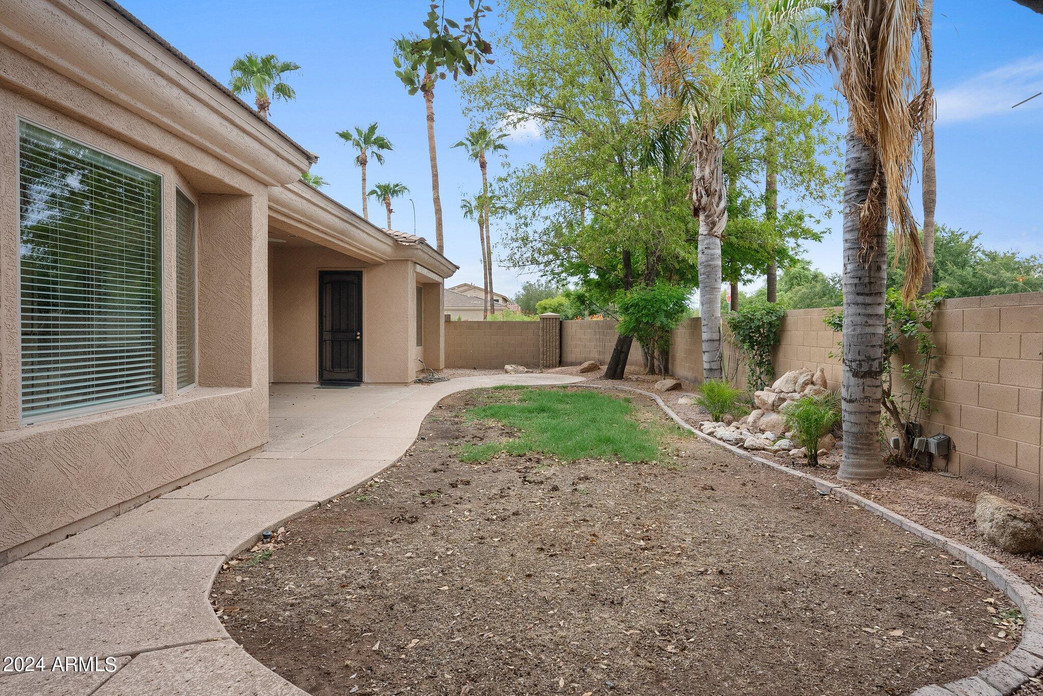 3262 E Oriole Way