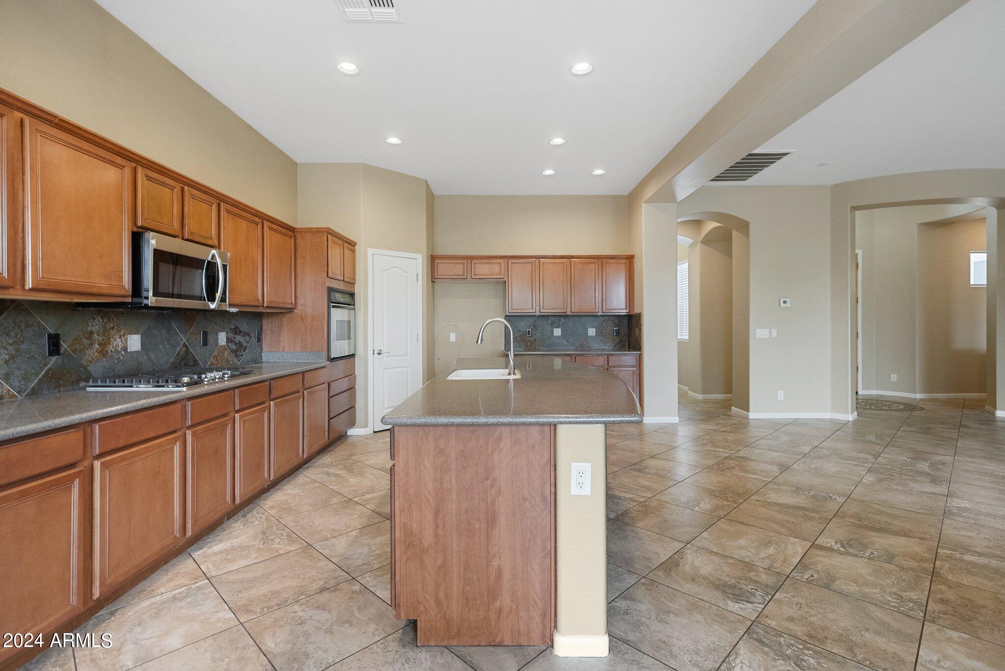 3262 E Oriole Way