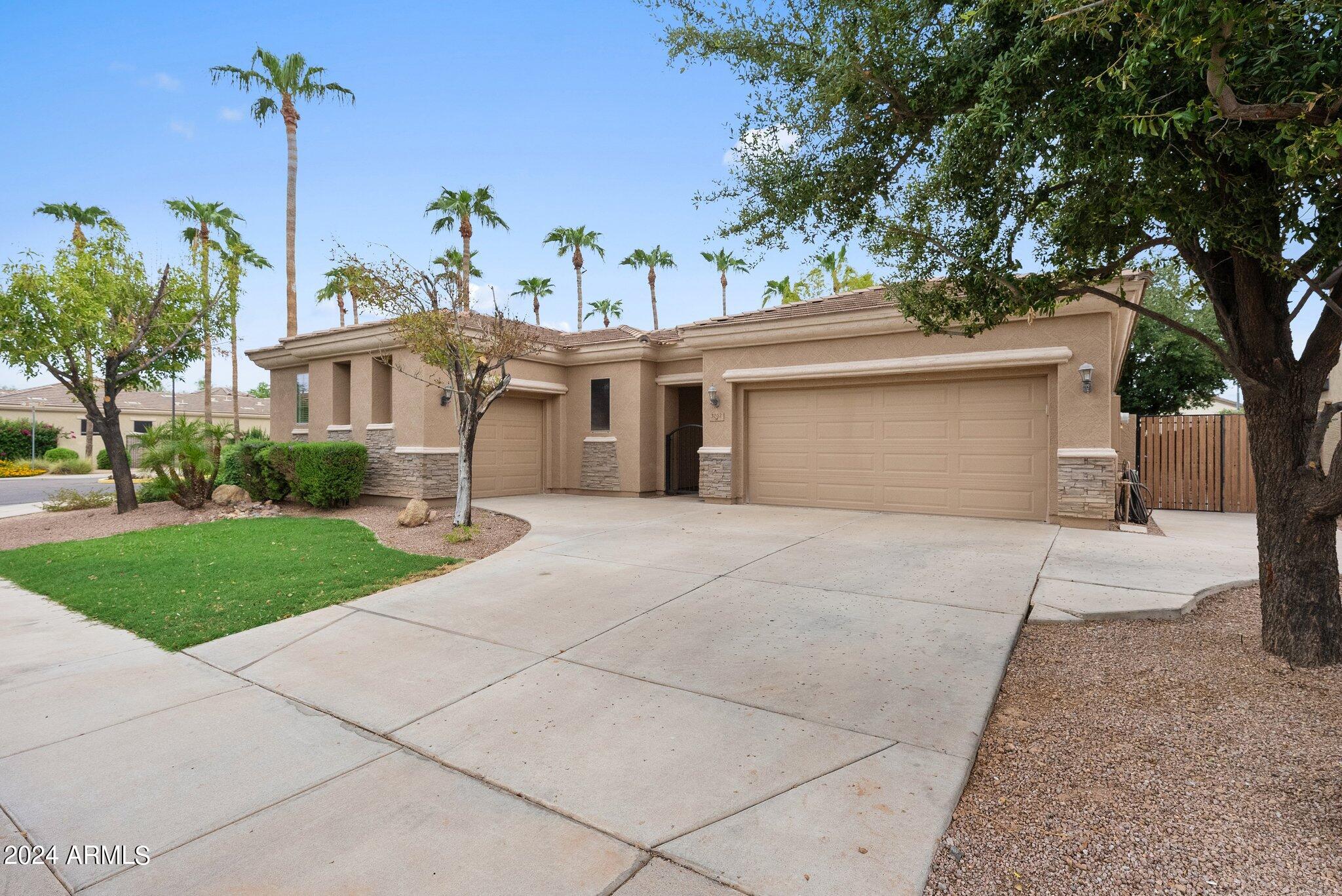 3262 E Oriole Way