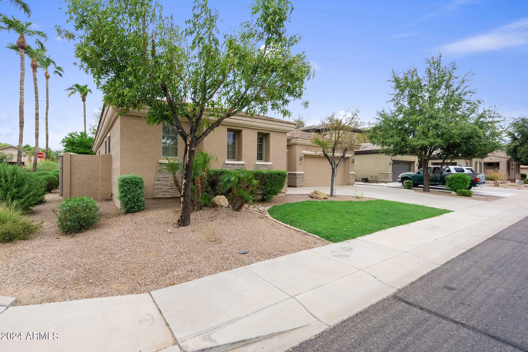 3262 E Oriole Way