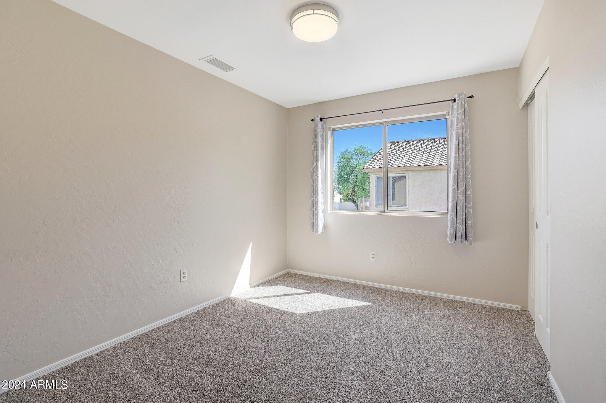 7410 W QUAIL Avenue