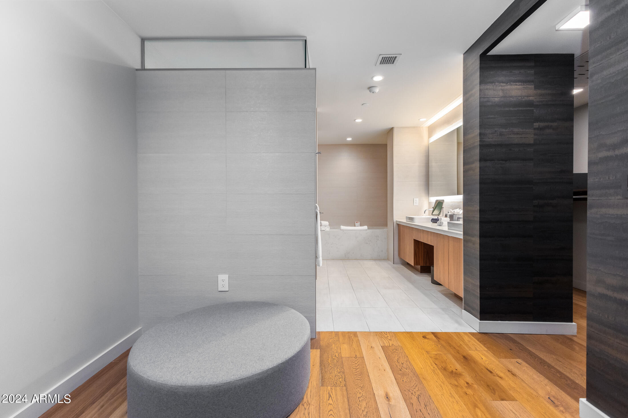 5455 E LINCOLN Drive # 2019