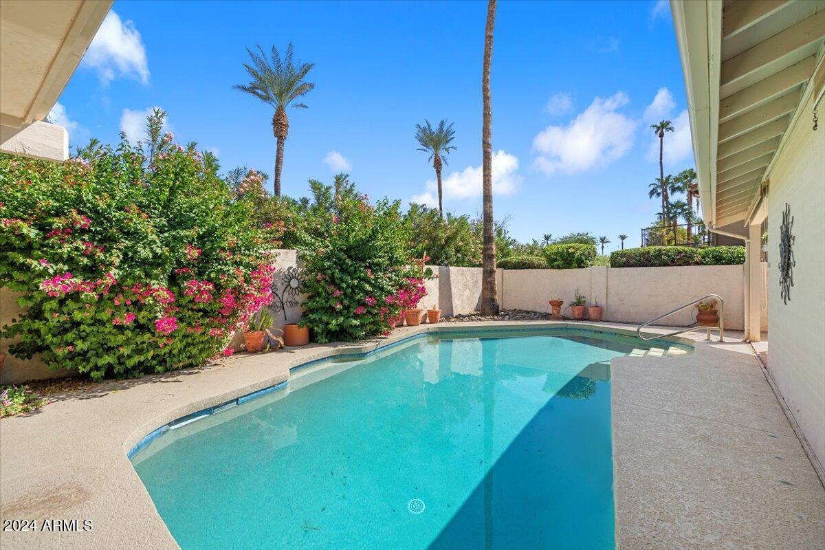 7553 E WOODSHIRE Cove