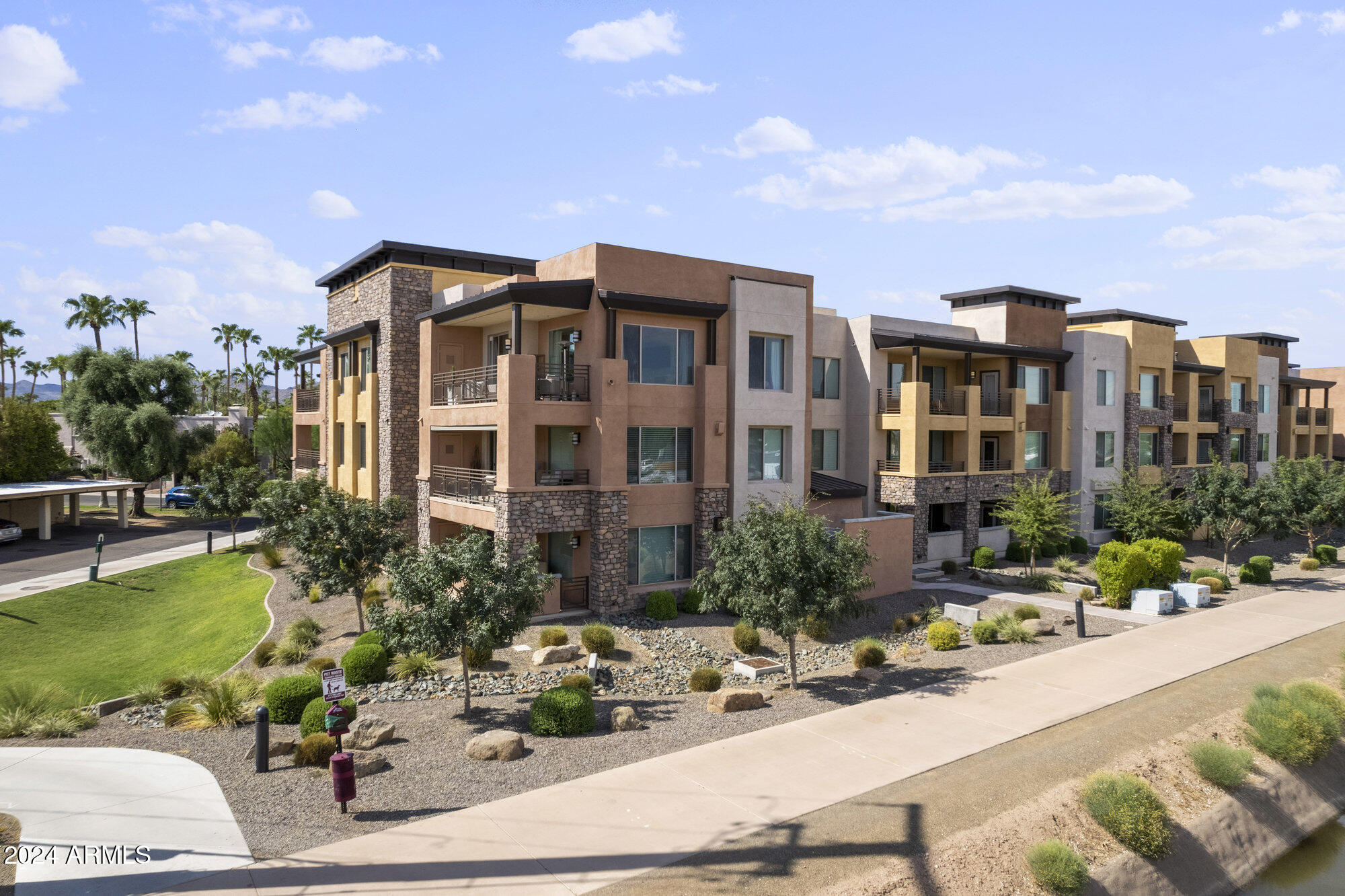 4803 N WOODMERE FAIRWAY -- # 1011