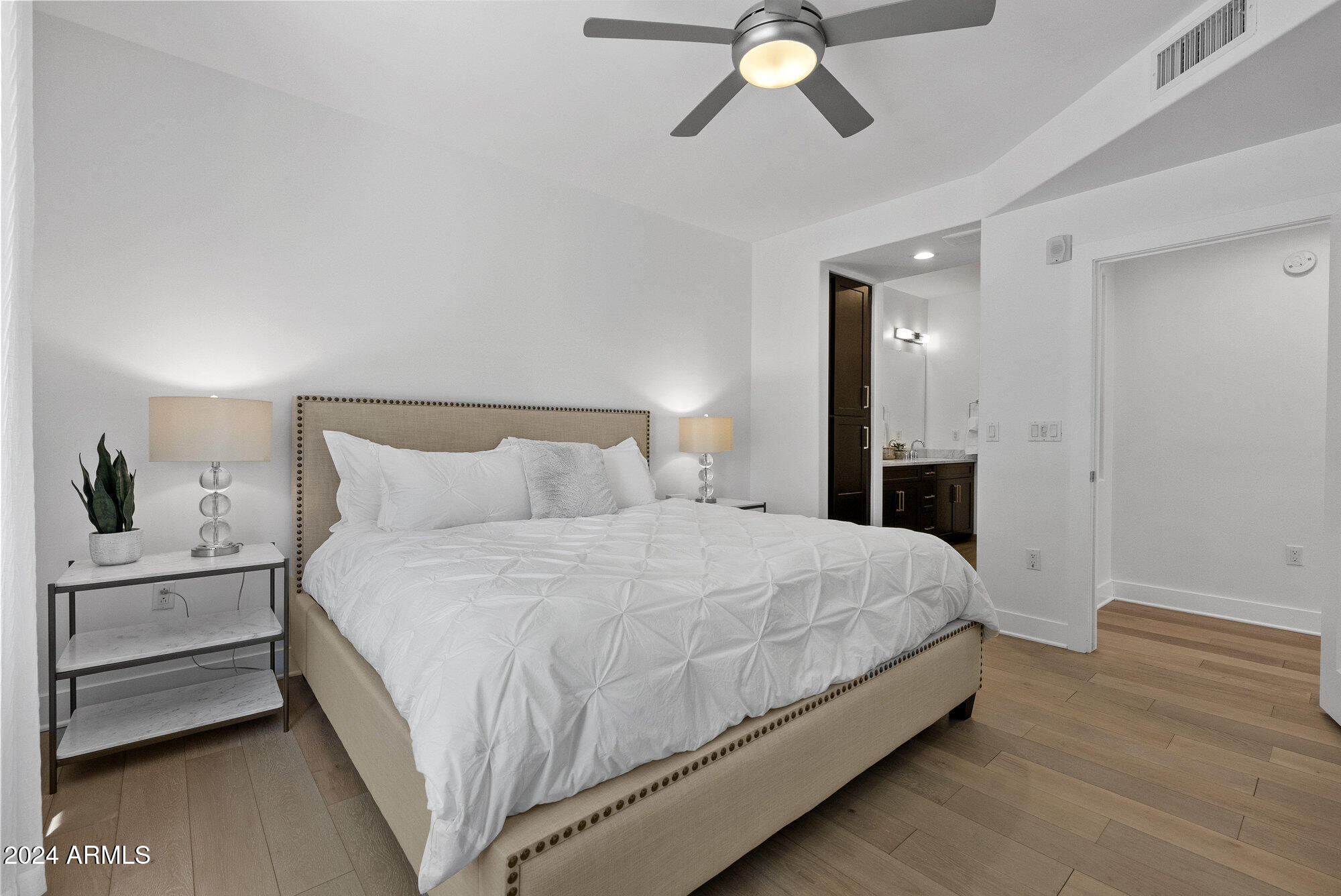 4803 N WOODMERE FAIRWAY -- # 1011