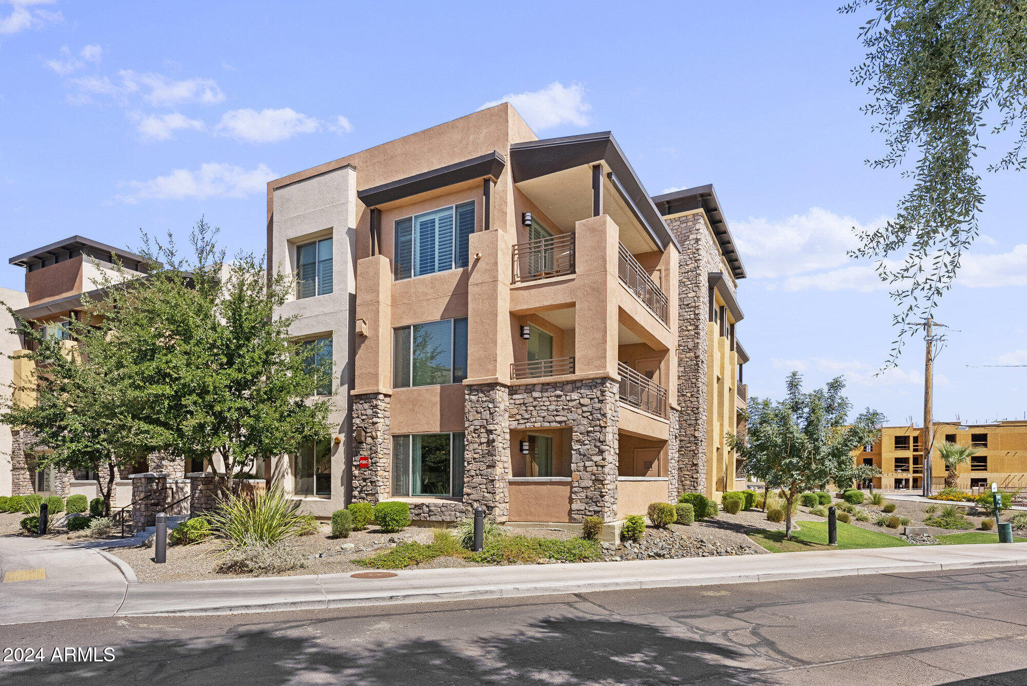 4803 N WOODMERE FAIRWAY -- # 1011