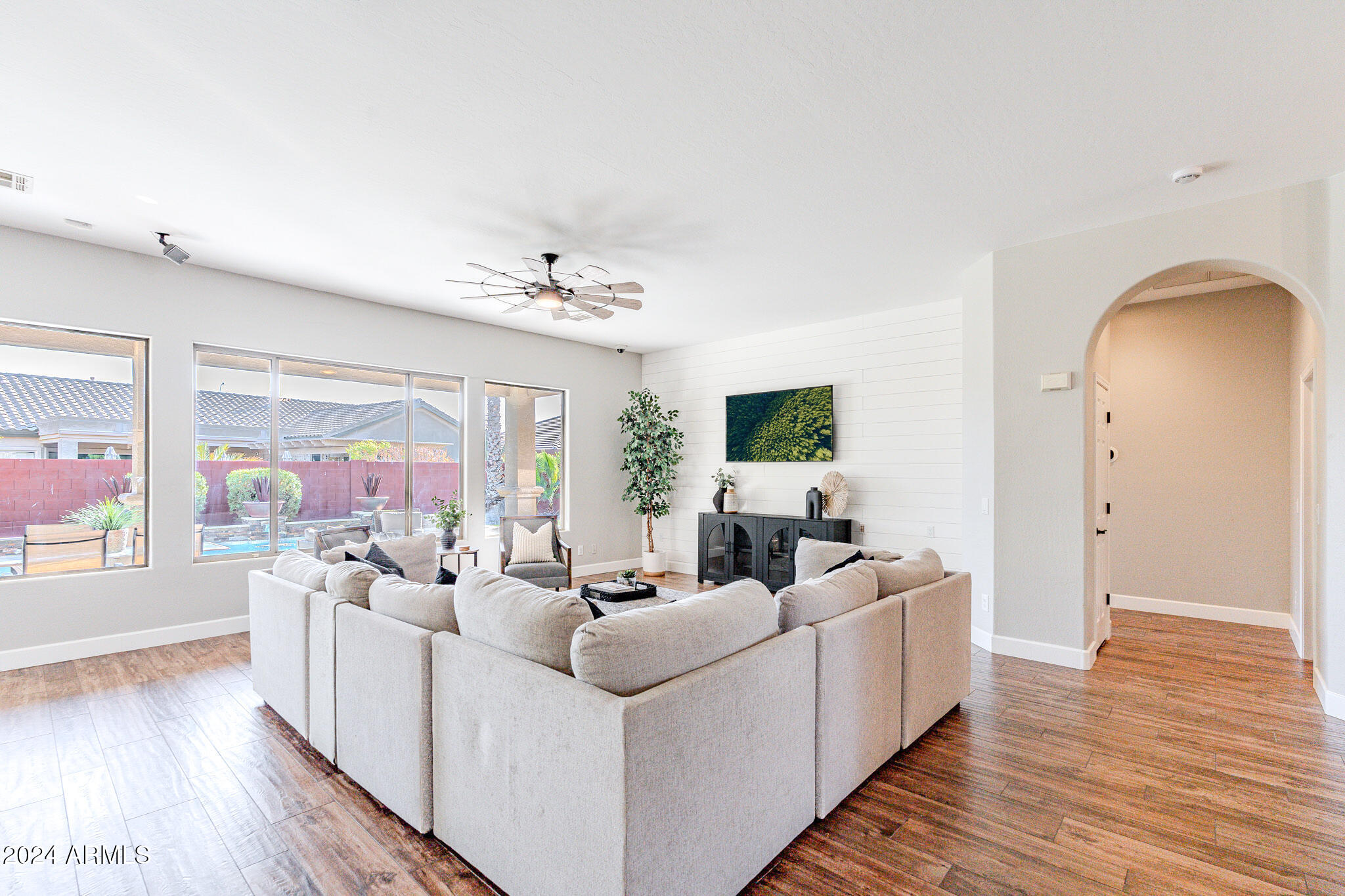 2615 E COLONIAL Court