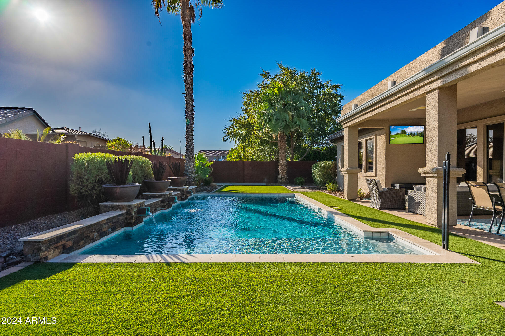 2615 E COLONIAL Court