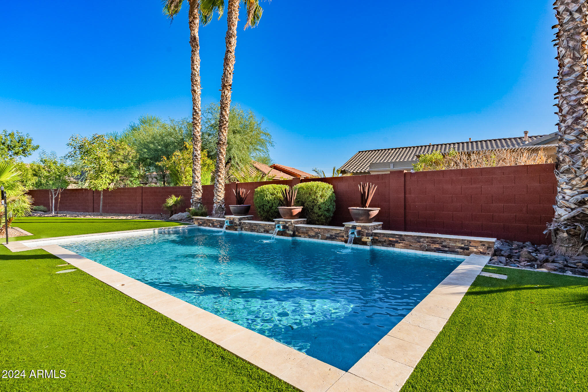 2615 E COLONIAL Court