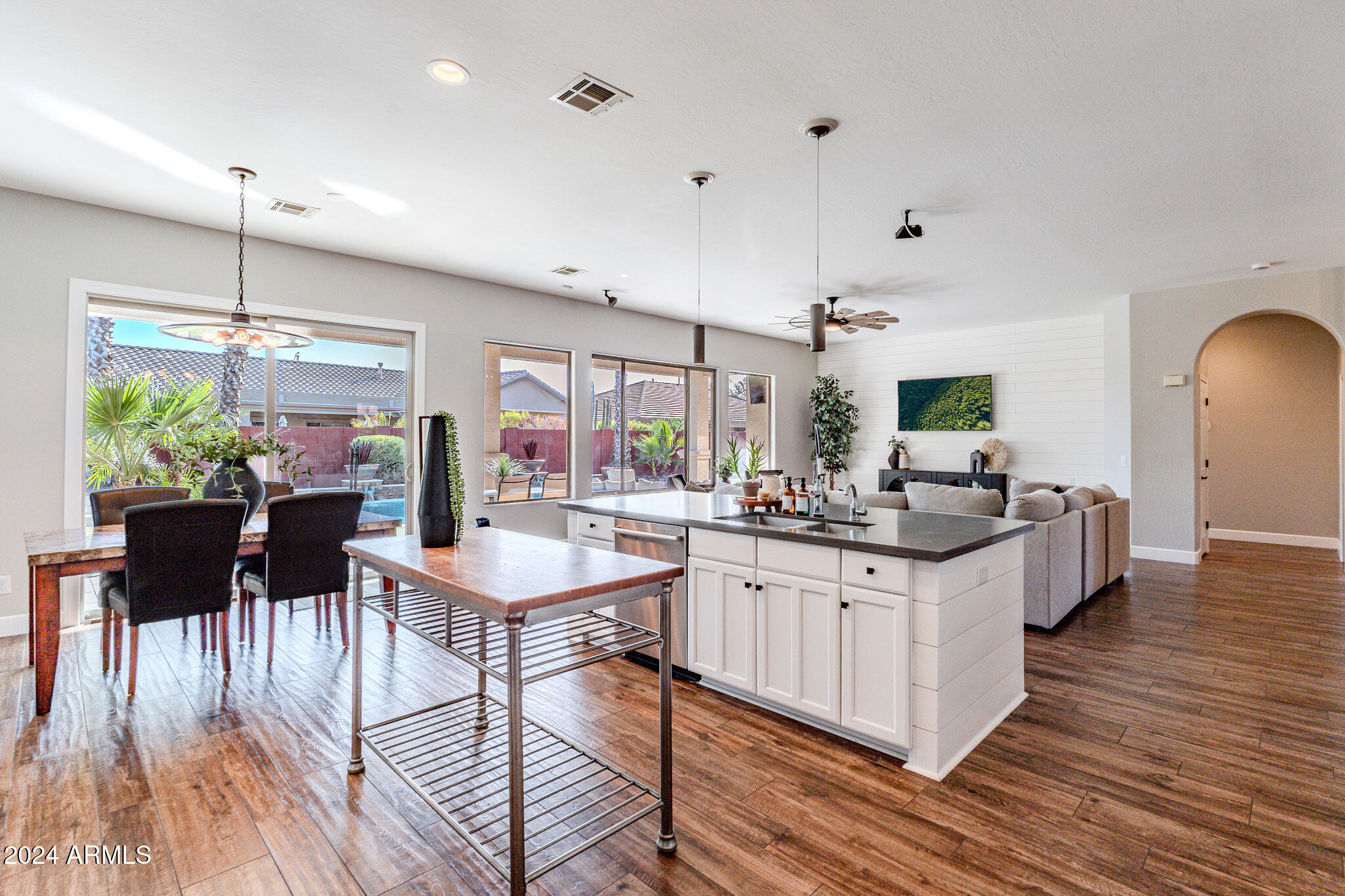 2615 E COLONIAL Court