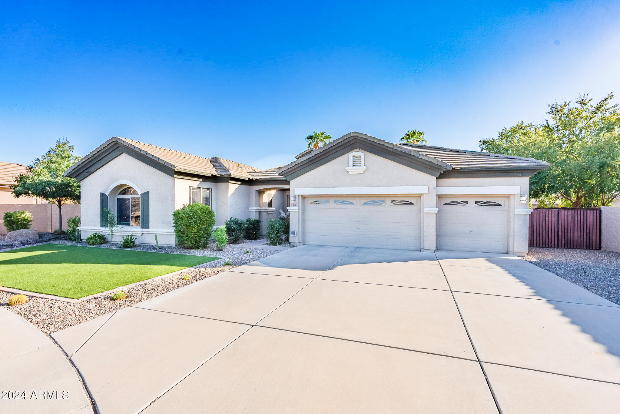 2615 E COLONIAL Court