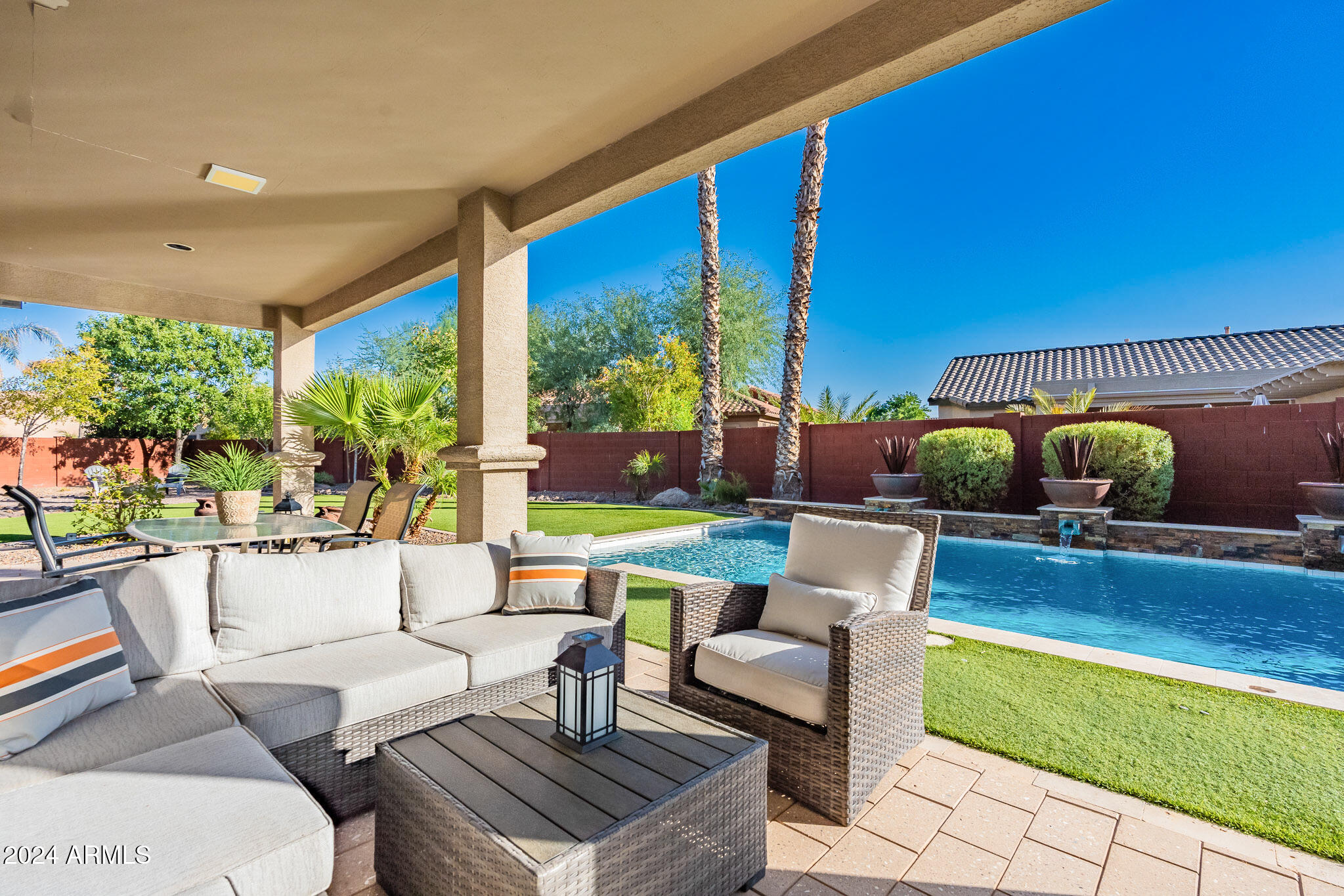 2615 E COLONIAL Court