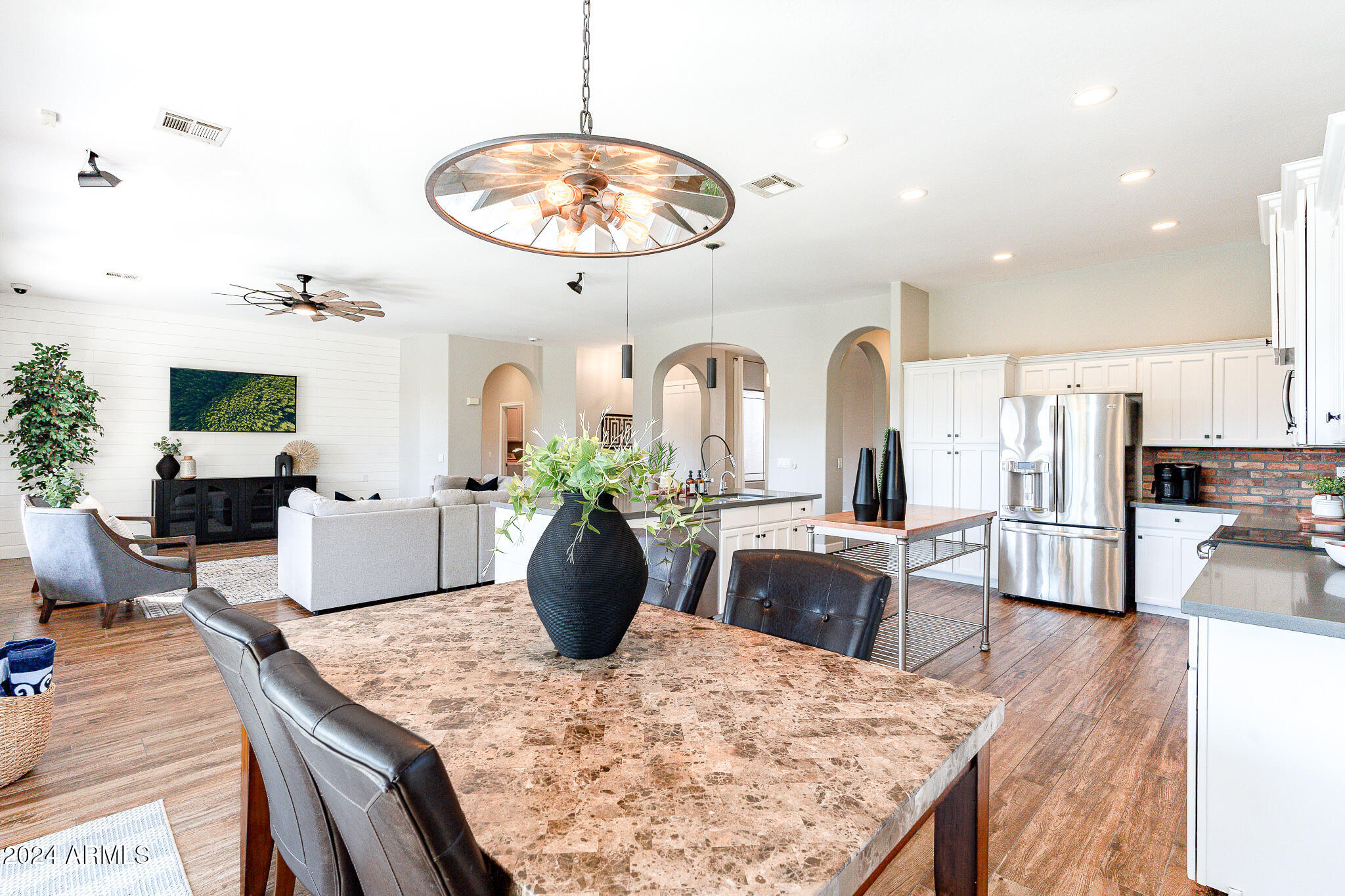 2615 E COLONIAL Court