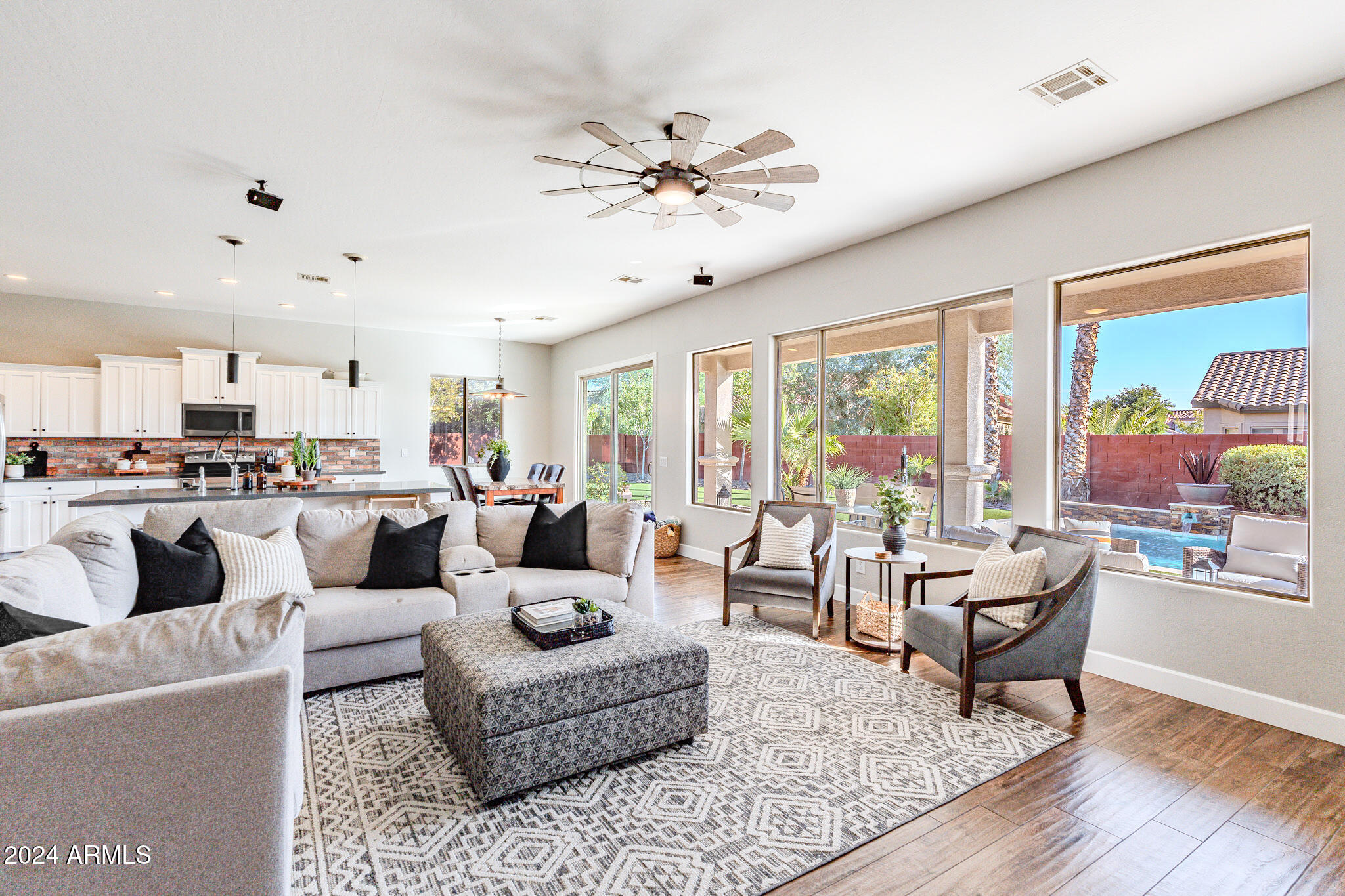 2615 E COLONIAL Court