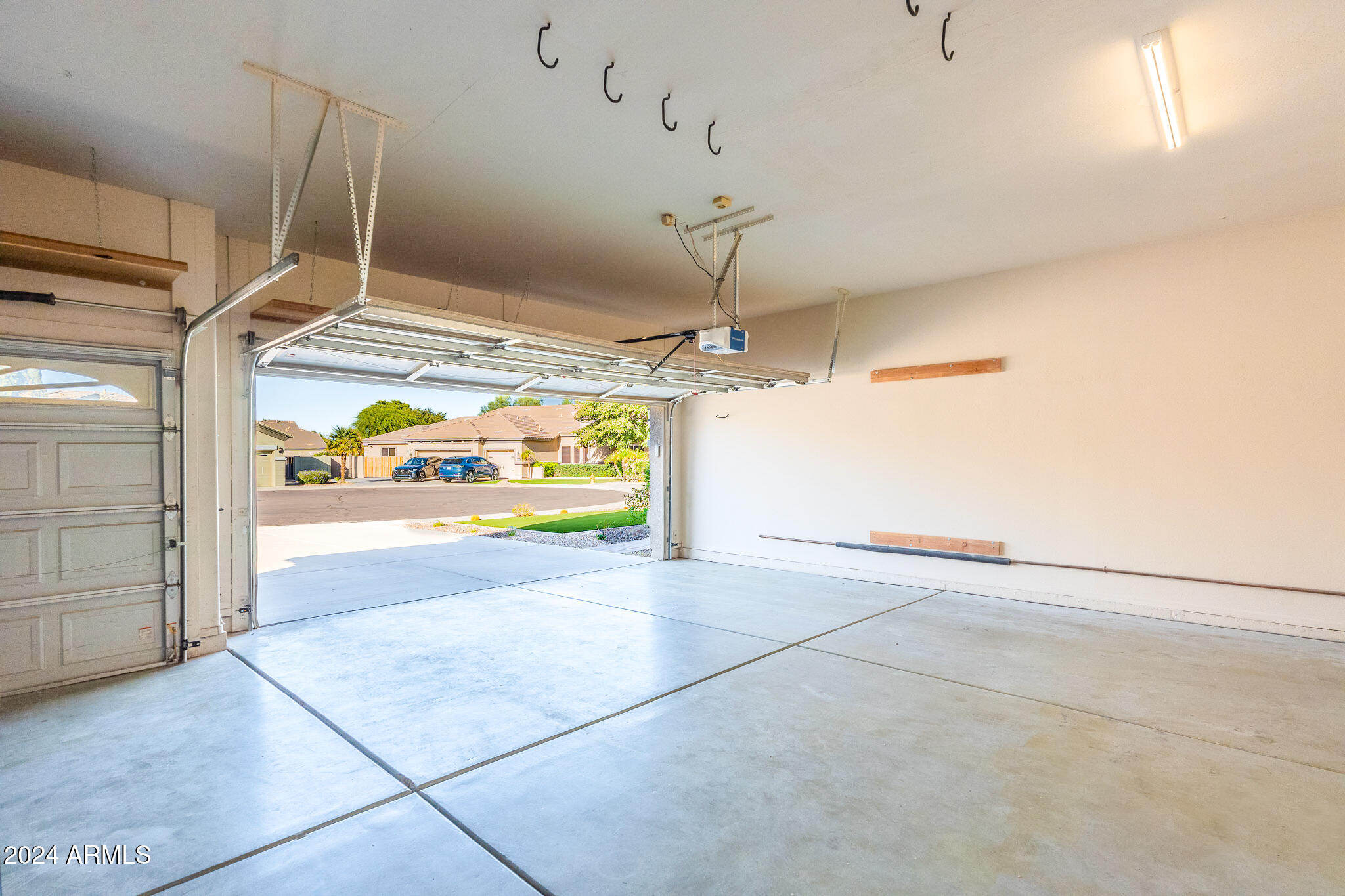 2615 E COLONIAL Court