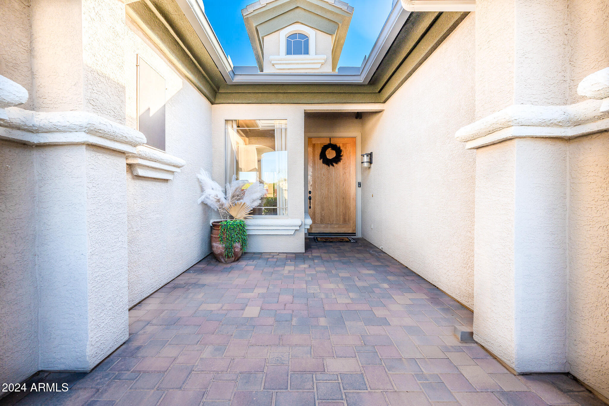 2615 E COLONIAL Court