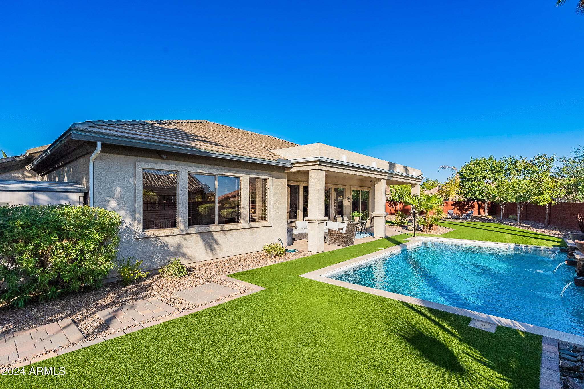2615 E COLONIAL Court
