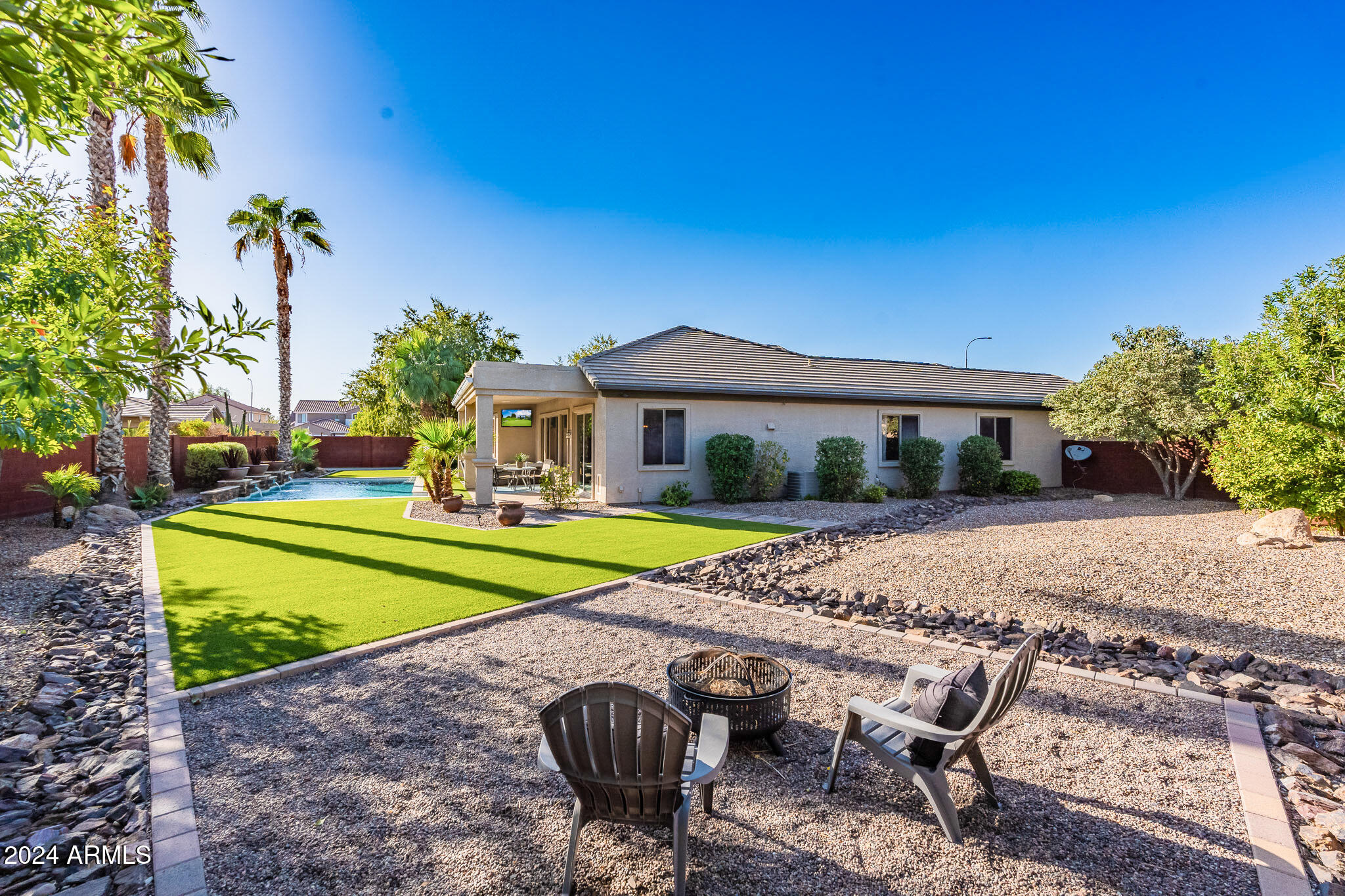 2615 E COLONIAL Court