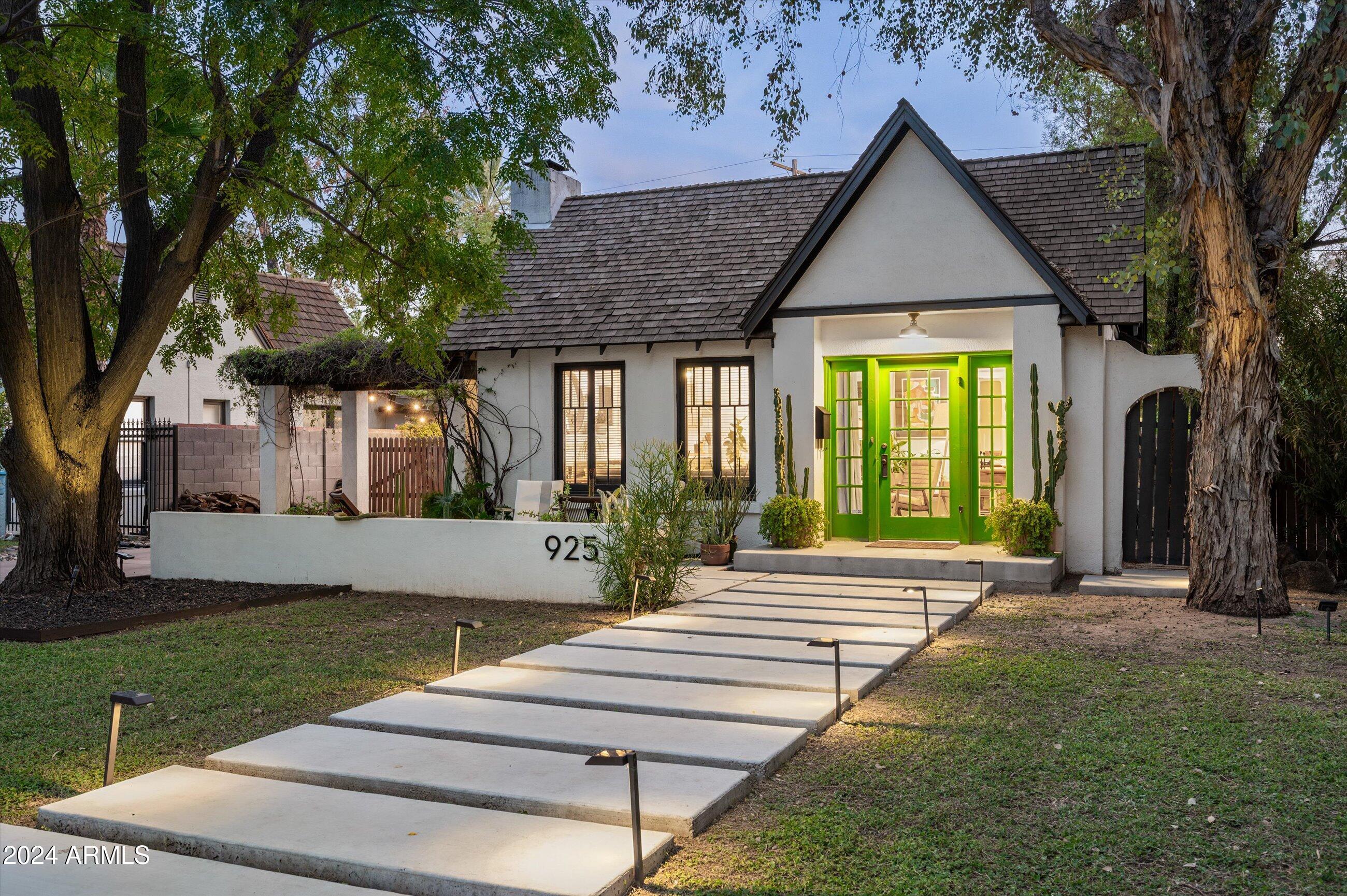 925 W HEATHERBRAE Drive