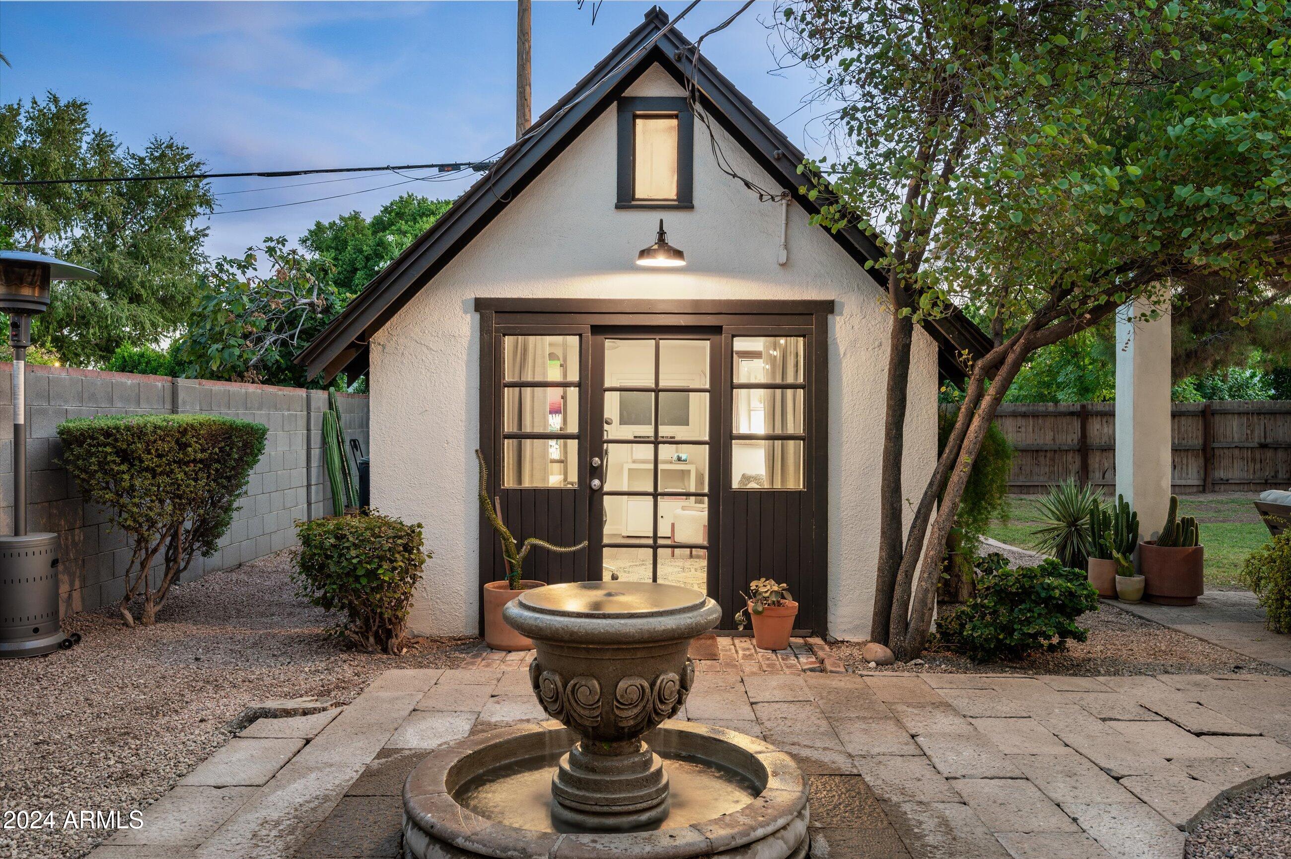 925 W HEATHERBRAE Drive