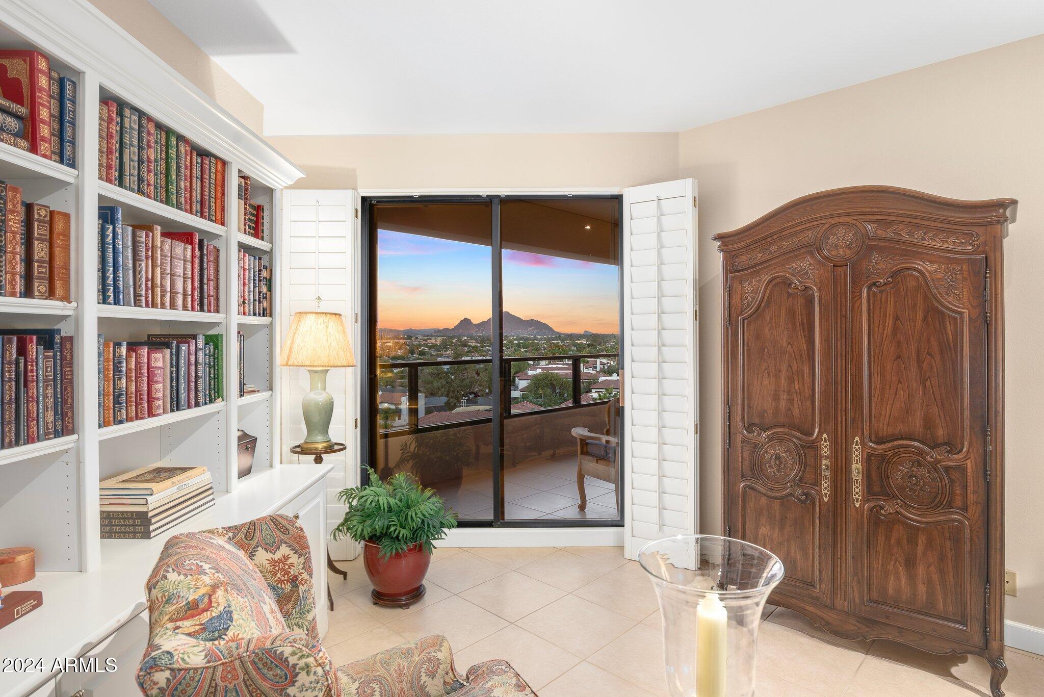1040 E OSBORN Road # 602