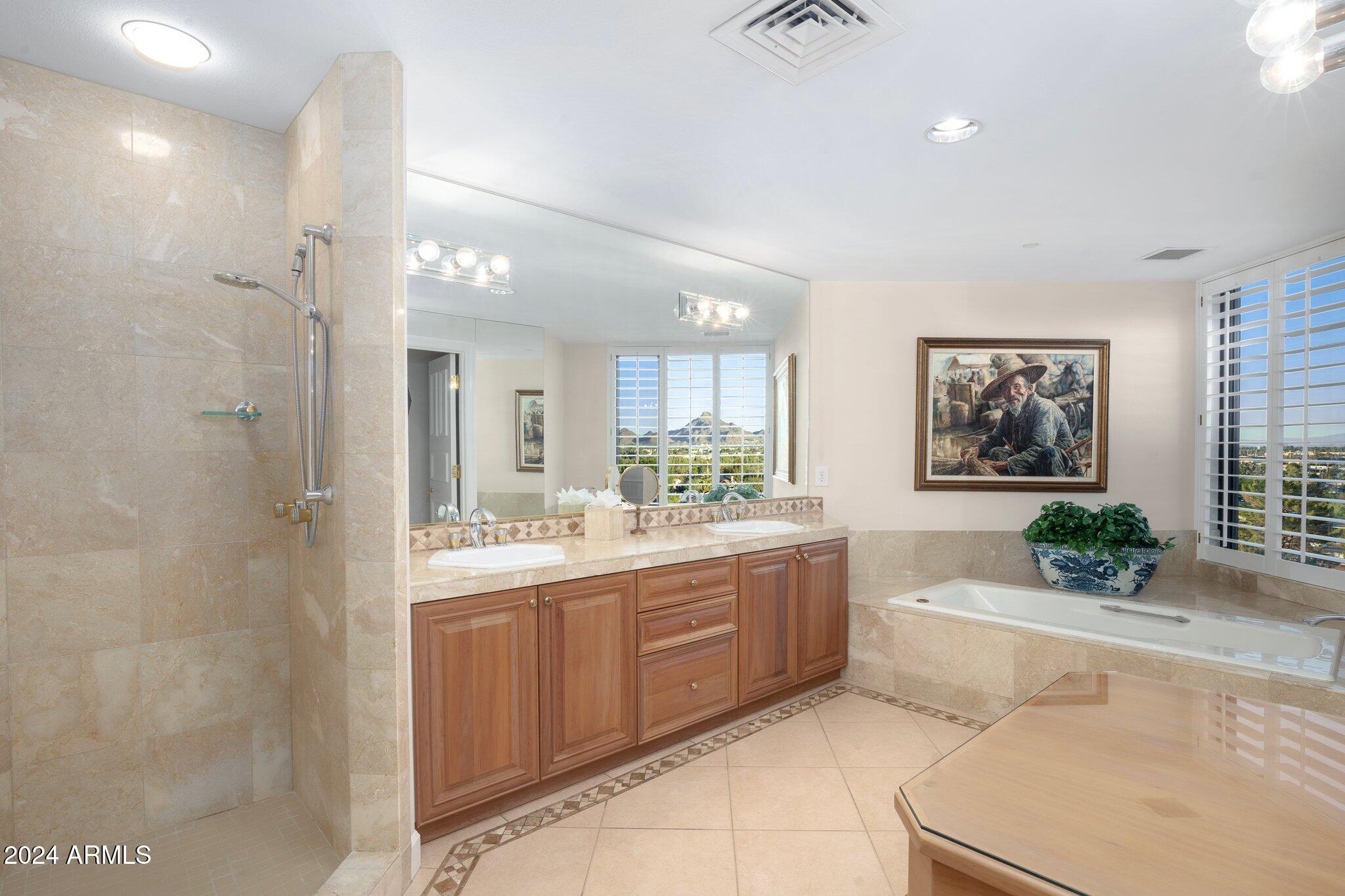 1040 E OSBORN Road # 602