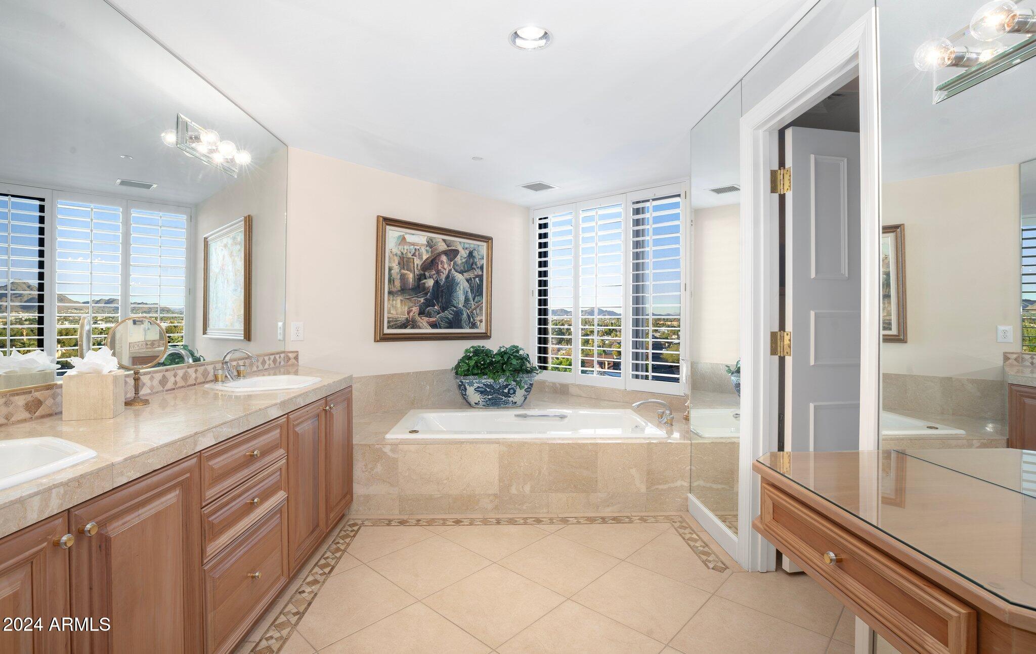 1040 E OSBORN Road # 602