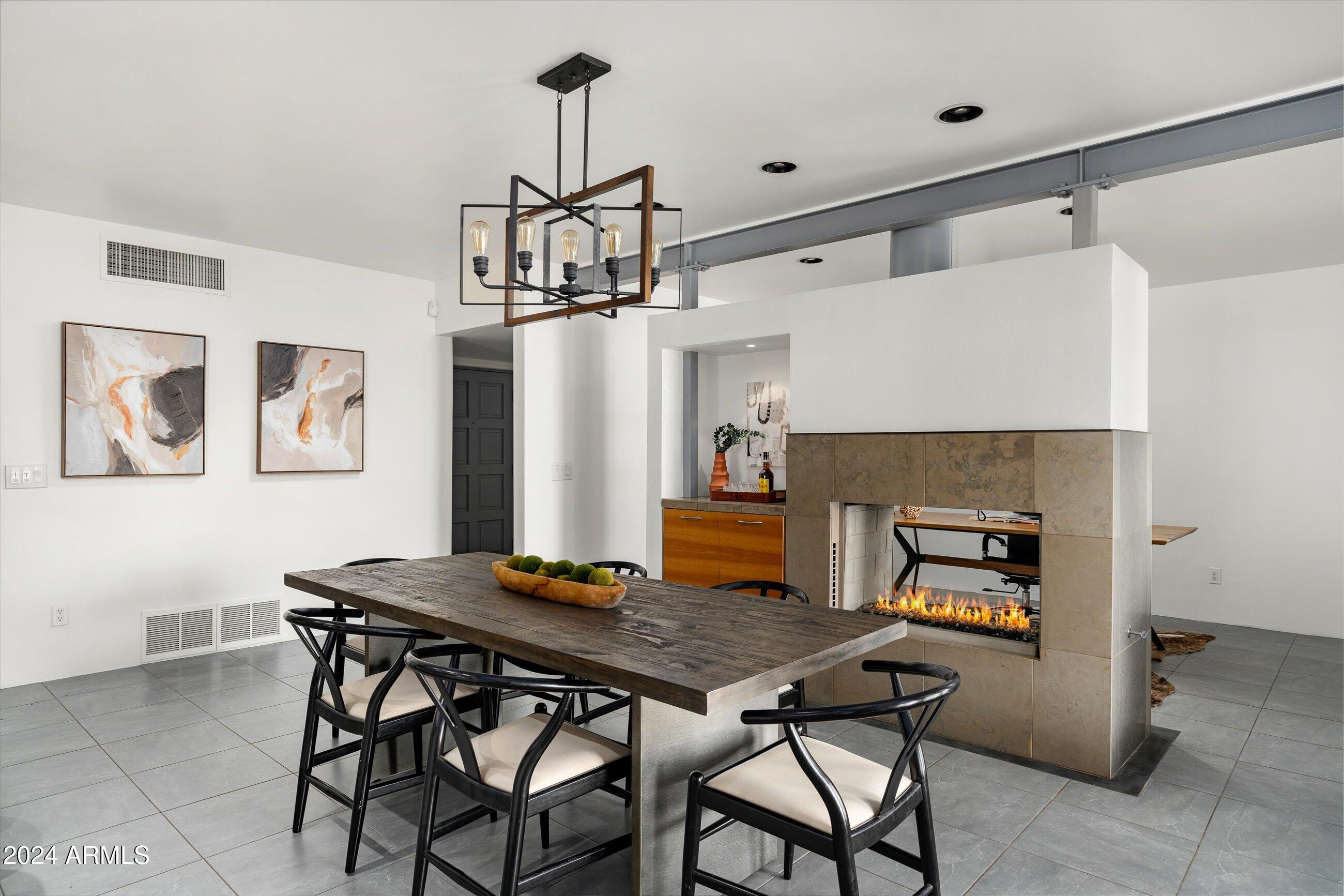 1640 W CLARENDON Avenue