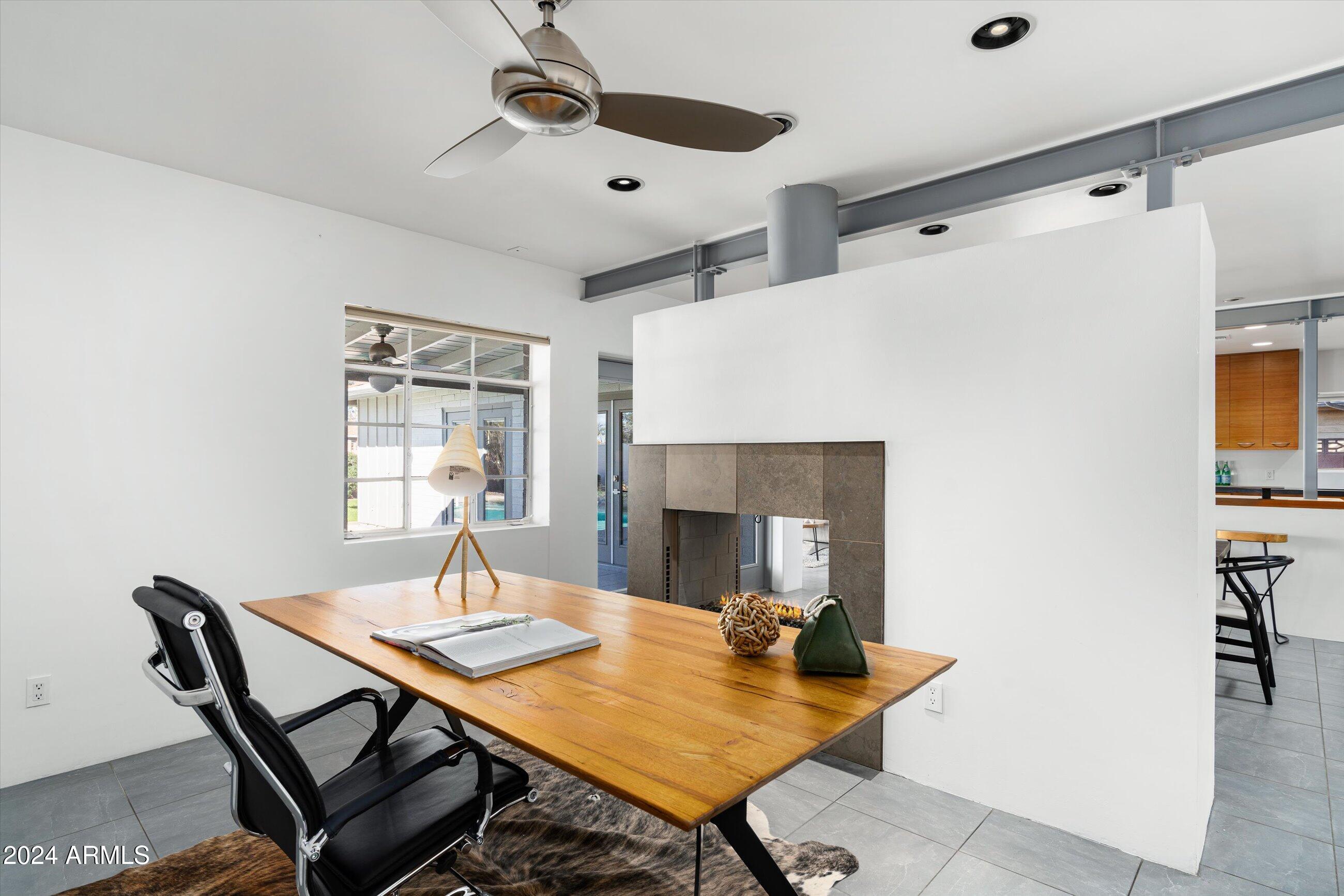 1640 W CLARENDON Avenue