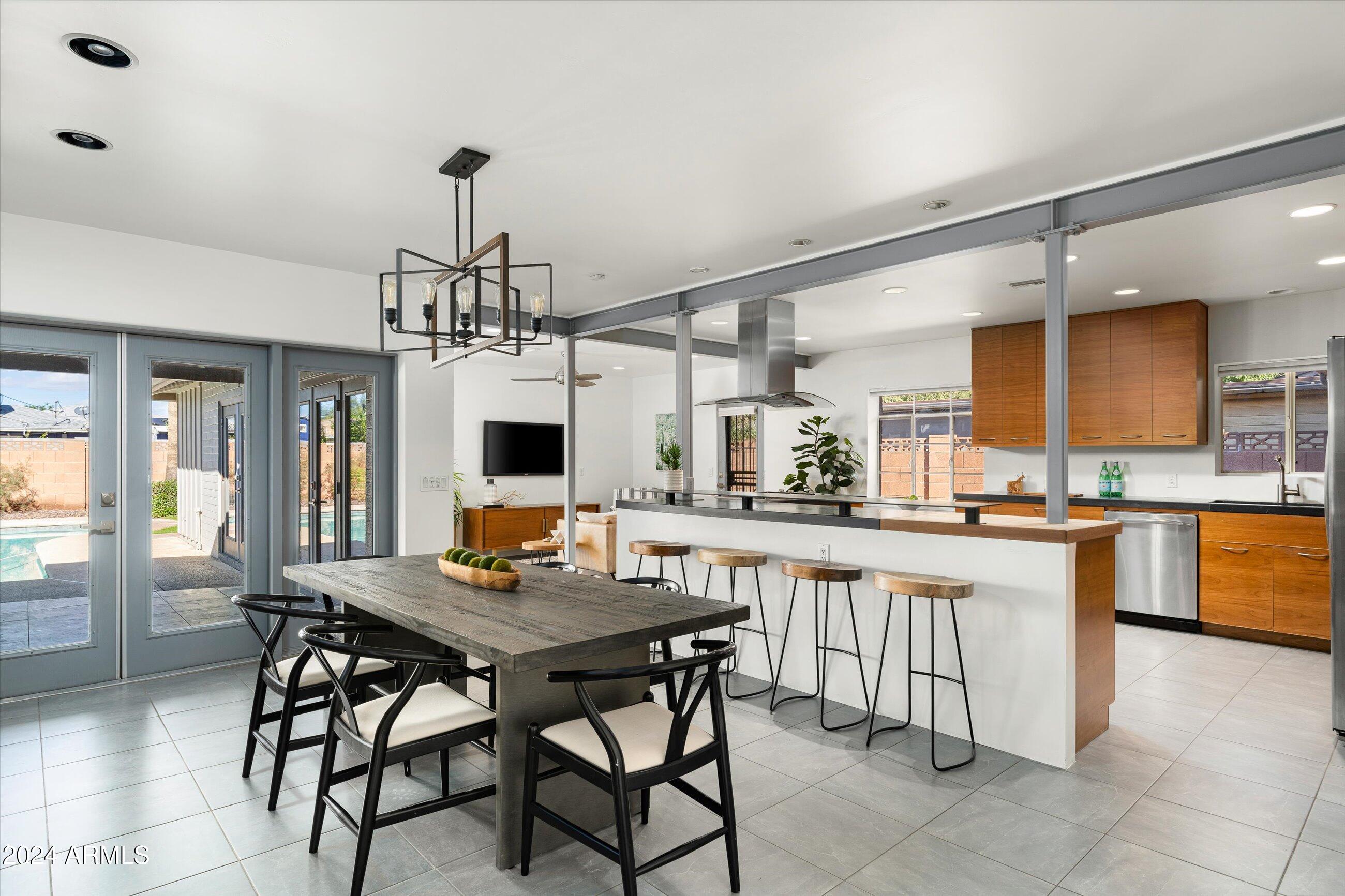 1640 W CLARENDON Avenue