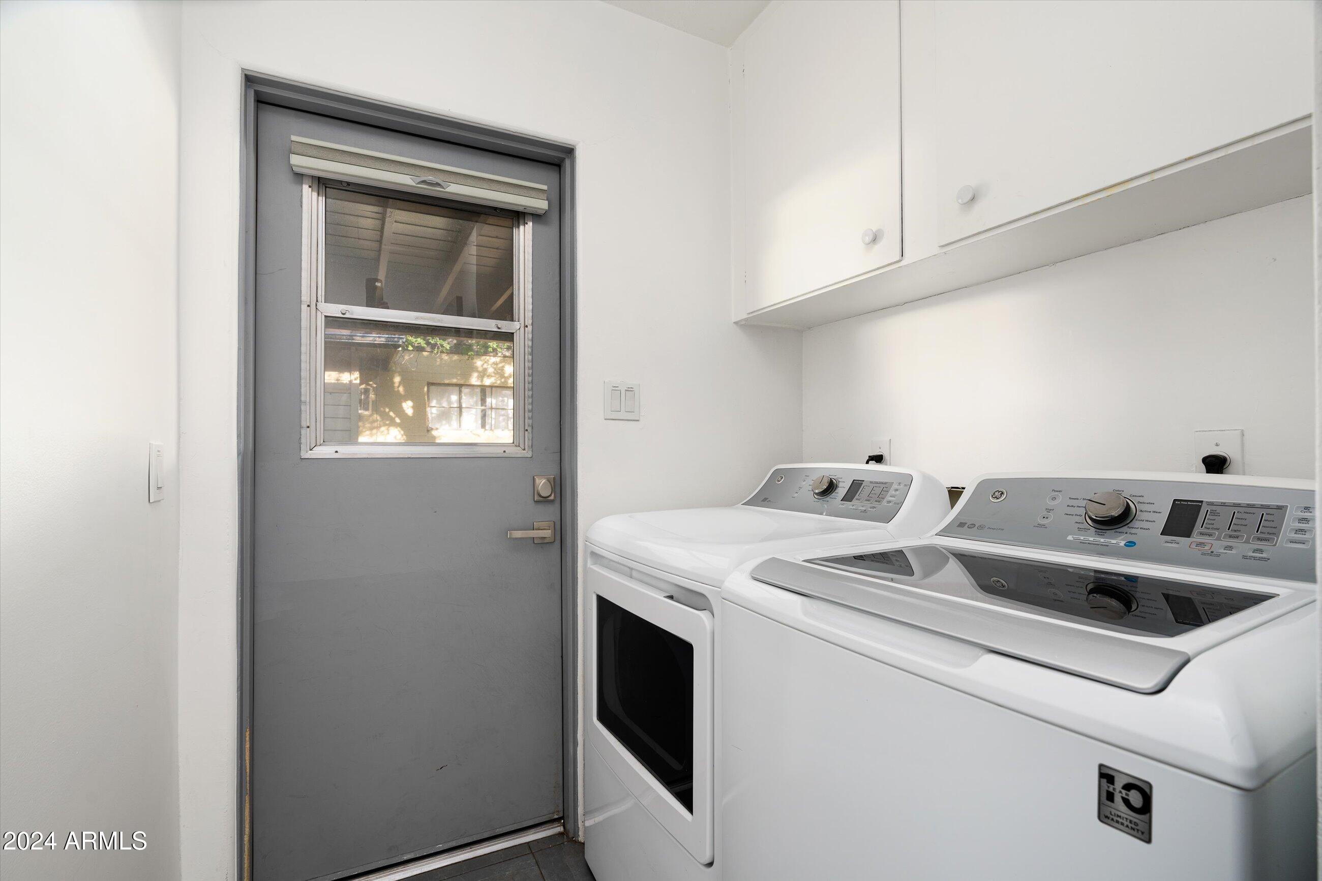 1640 W CLARENDON Avenue