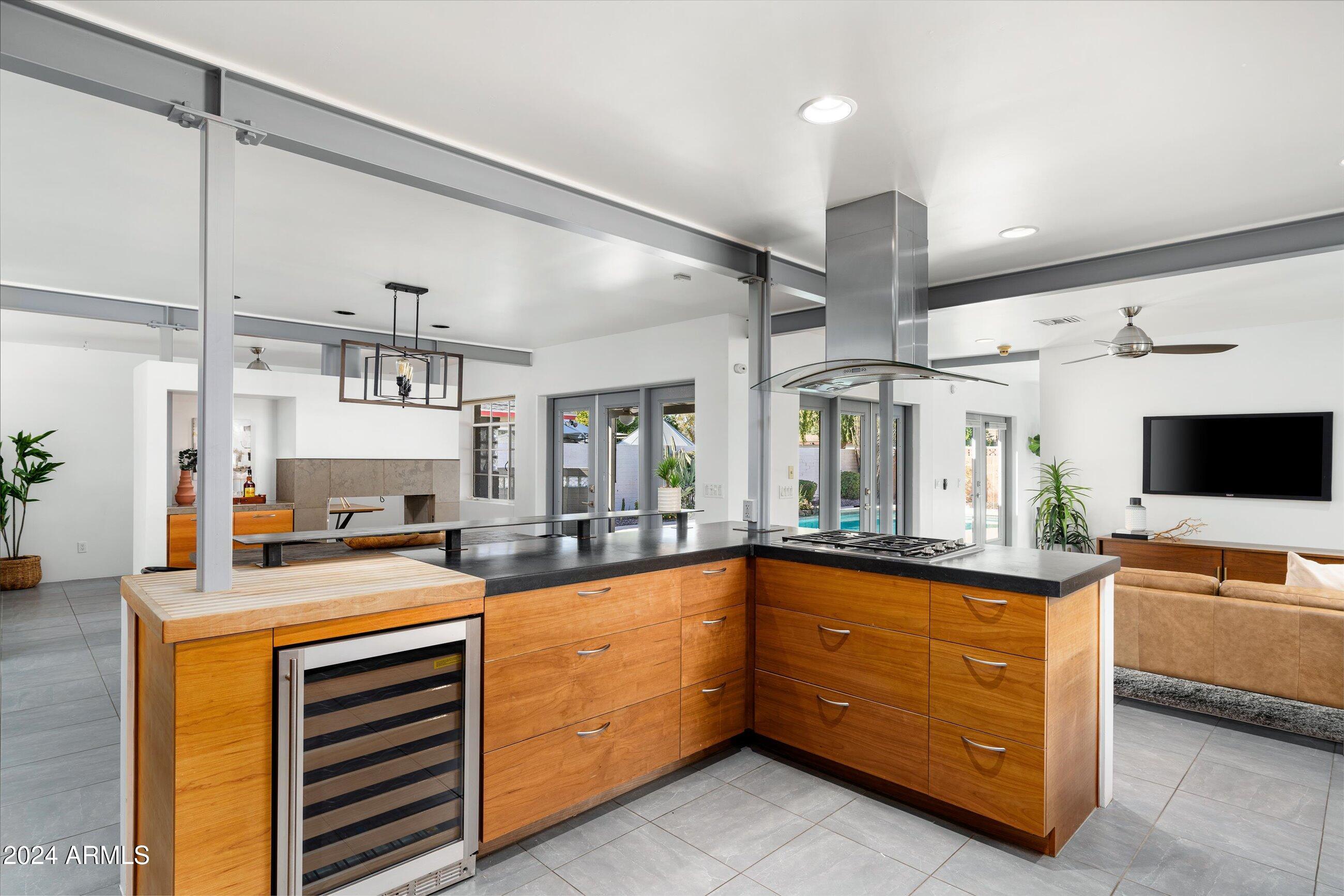 1640 W CLARENDON Avenue