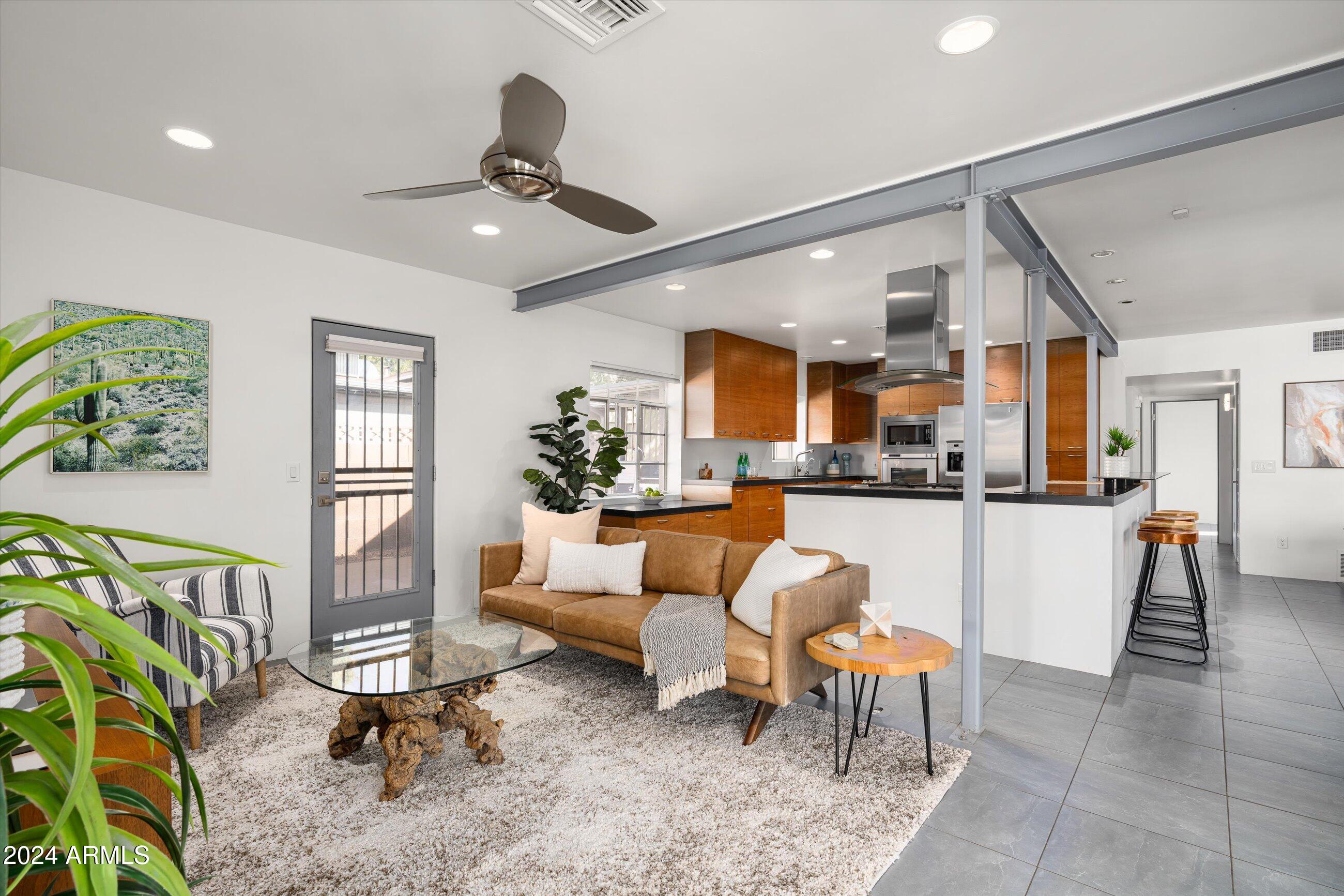 1640 W CLARENDON Avenue