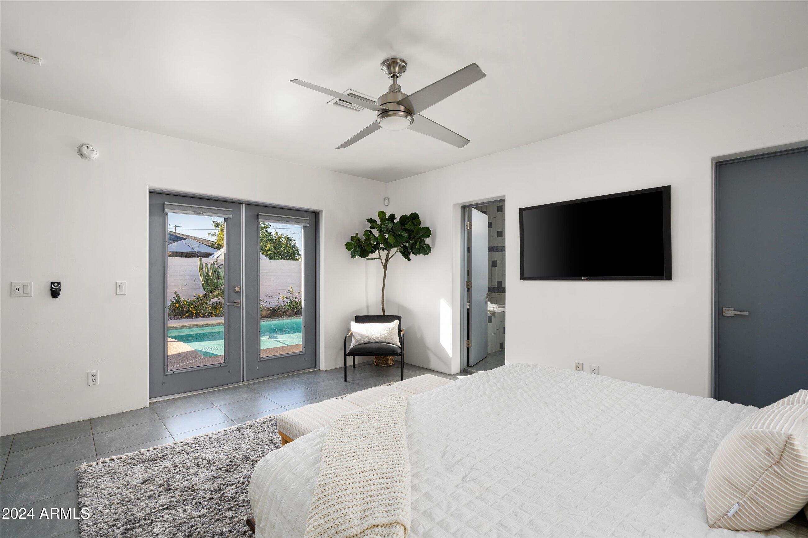 1640 W CLARENDON Avenue