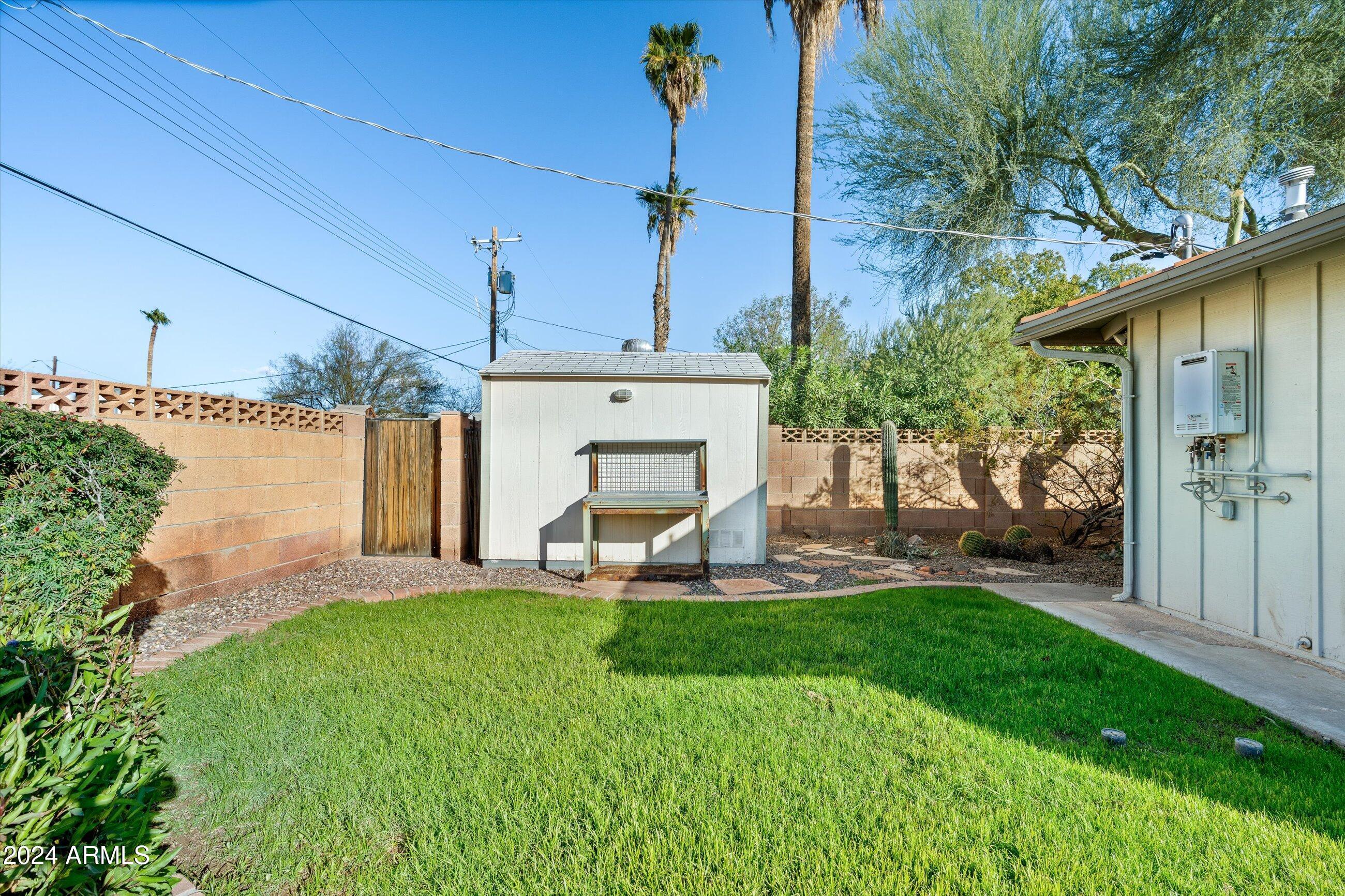 1640 W CLARENDON Avenue