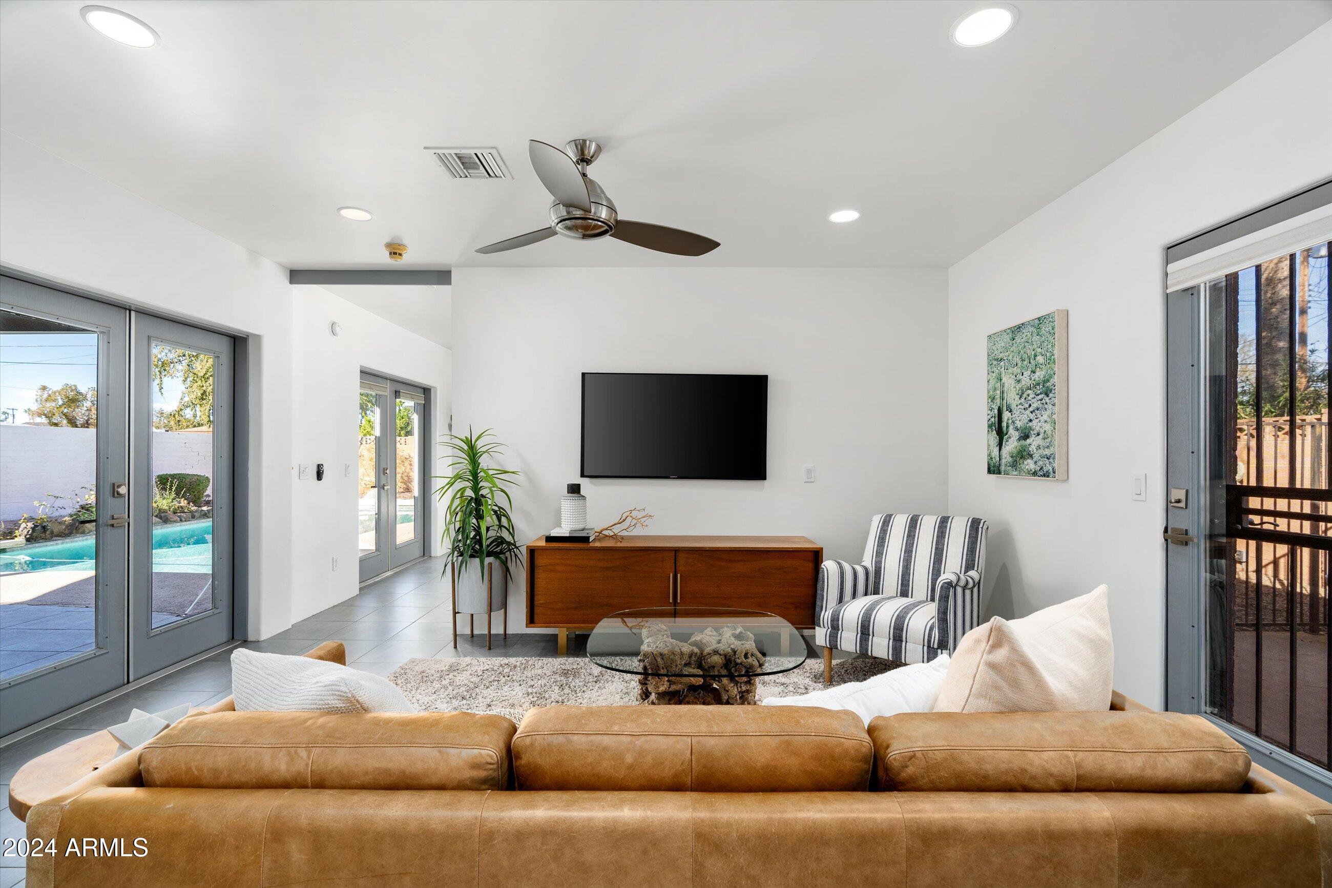 1640 W CLARENDON Avenue