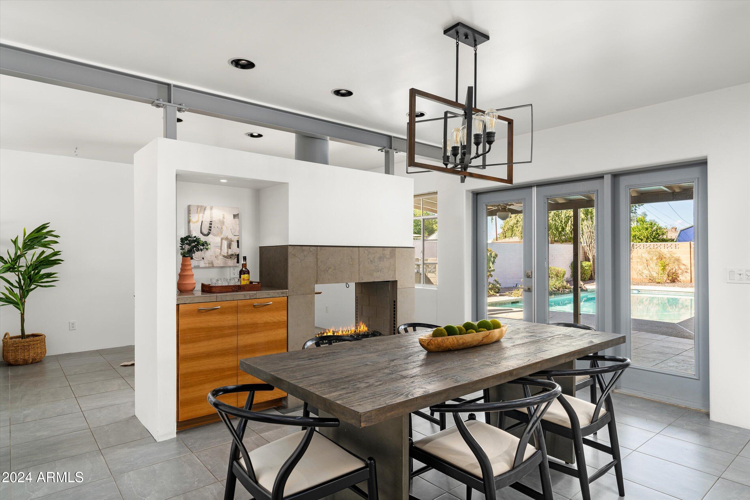 1640 W CLARENDON Avenue