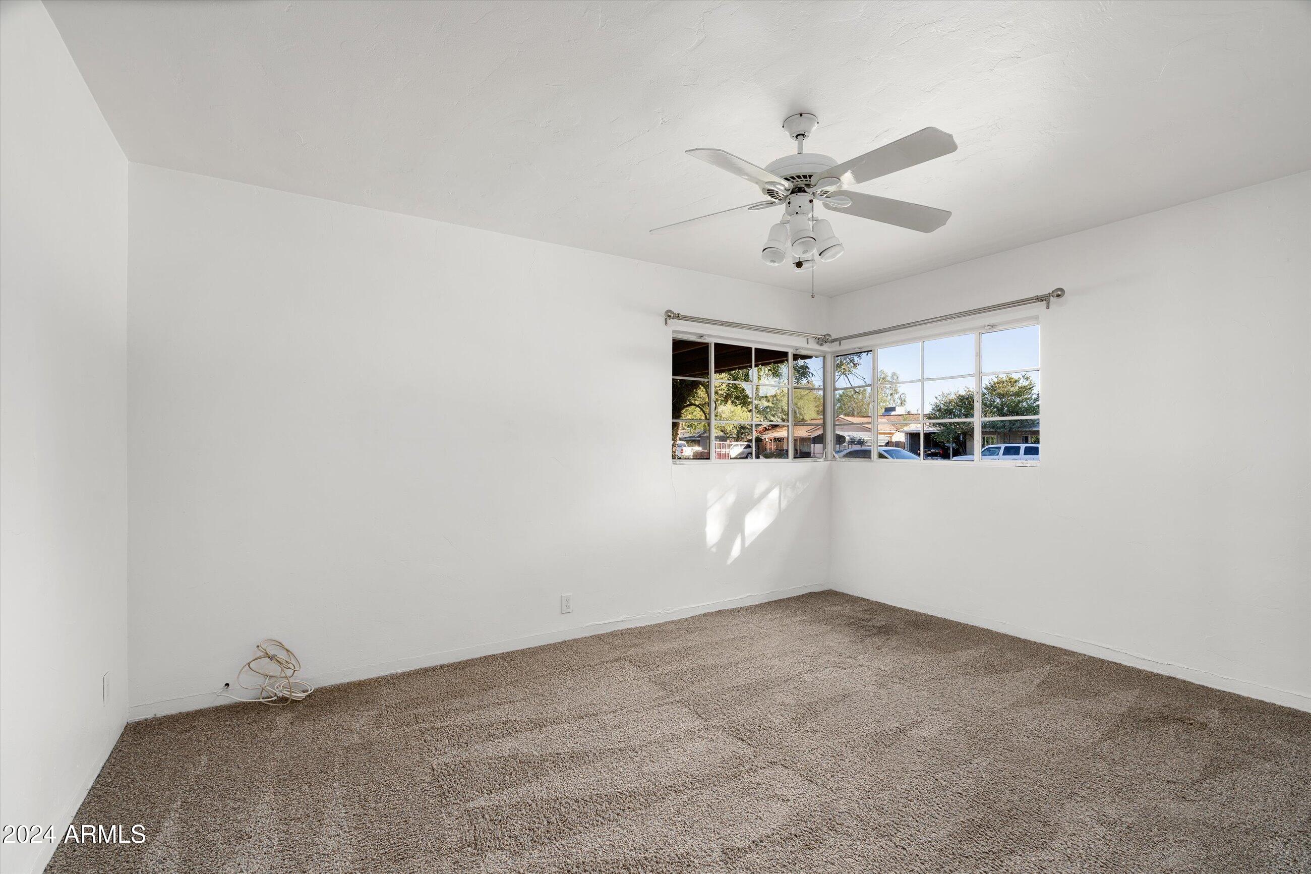 1640 W CLARENDON Avenue