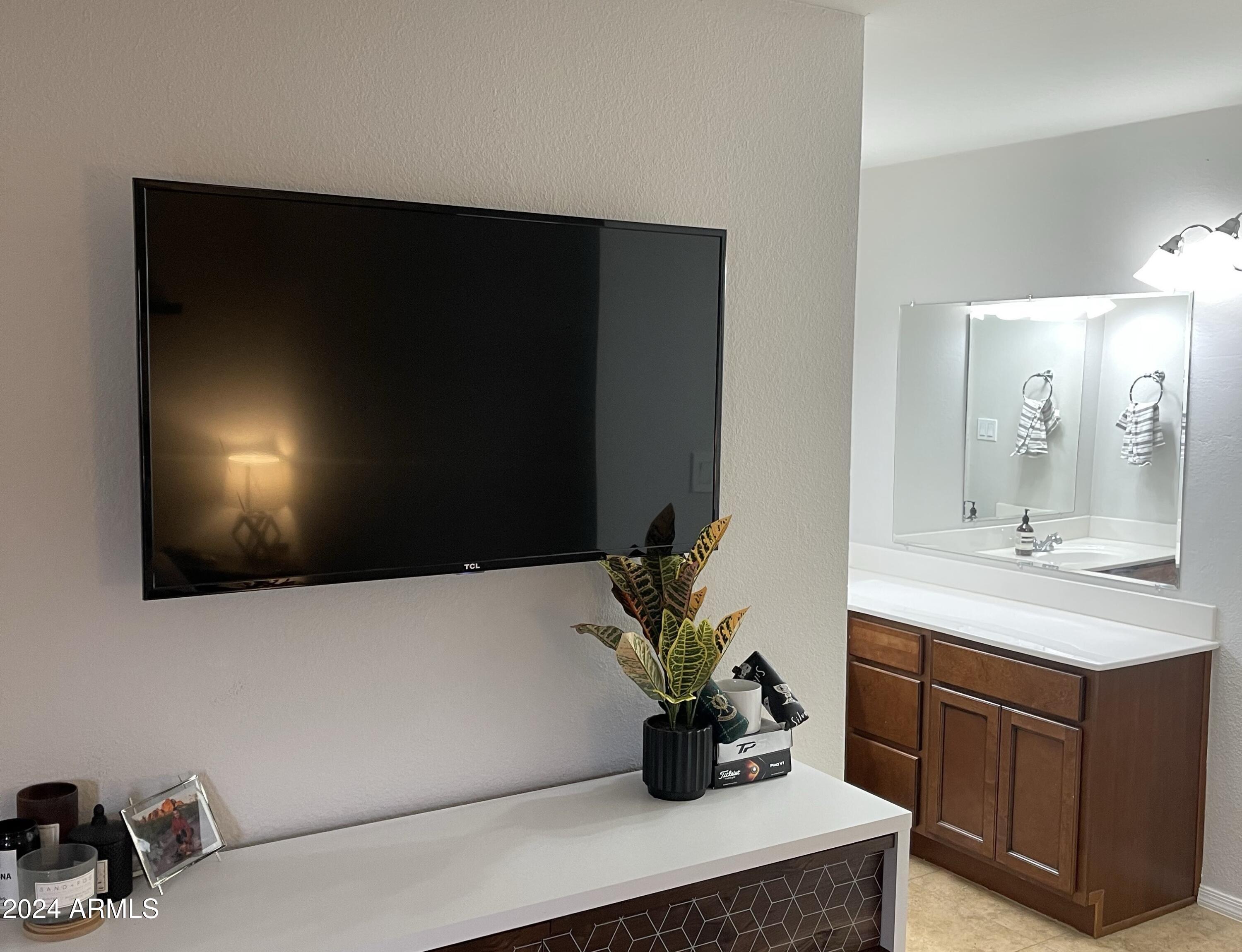 4950 N MILLER Road # 223