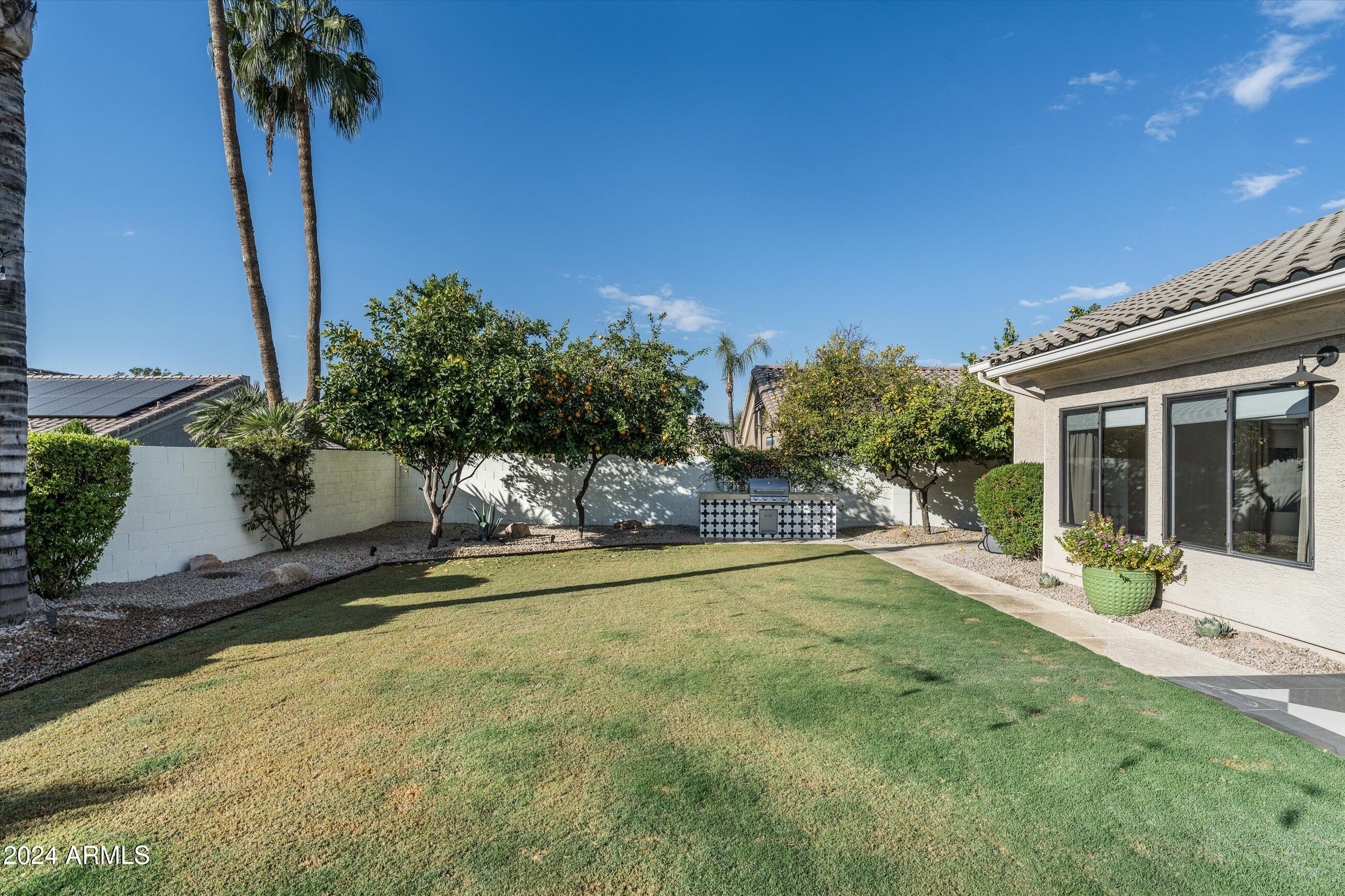 5421 E CANNON Drive