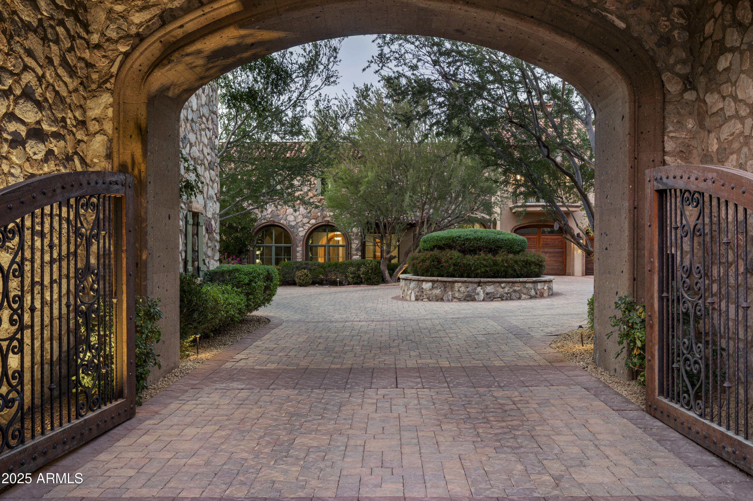 11068 E CANYON CROSS Way