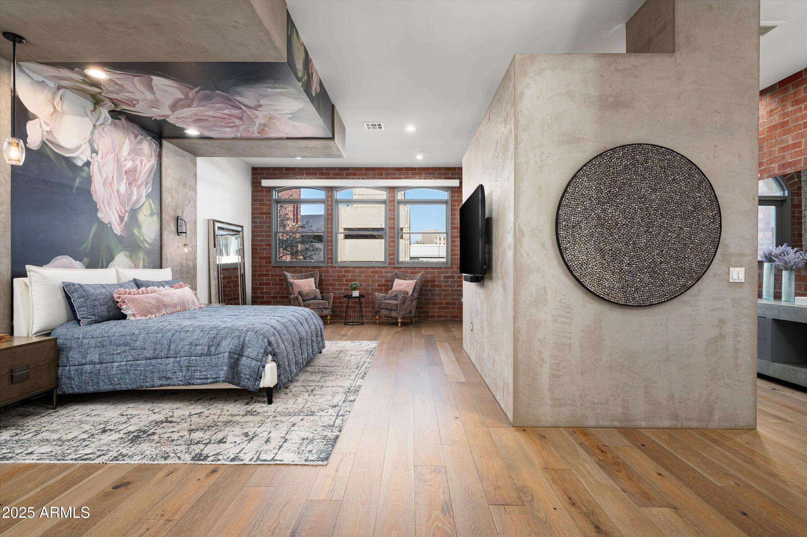 22 W Palm Lane