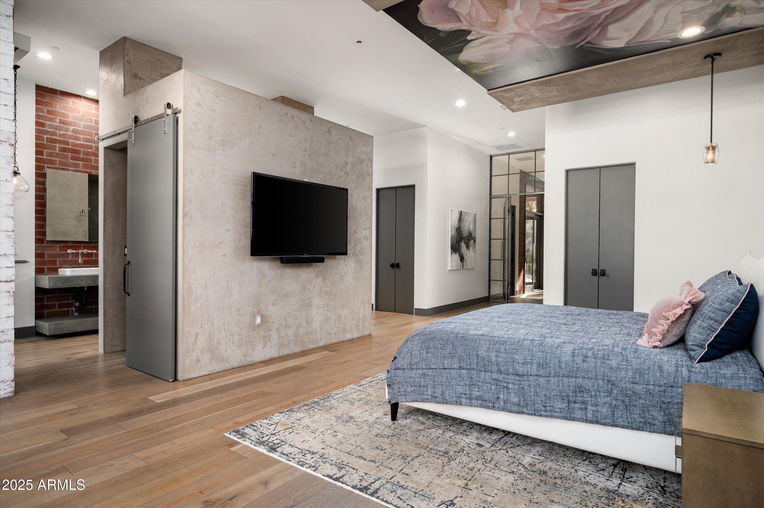22 W Palm Lane