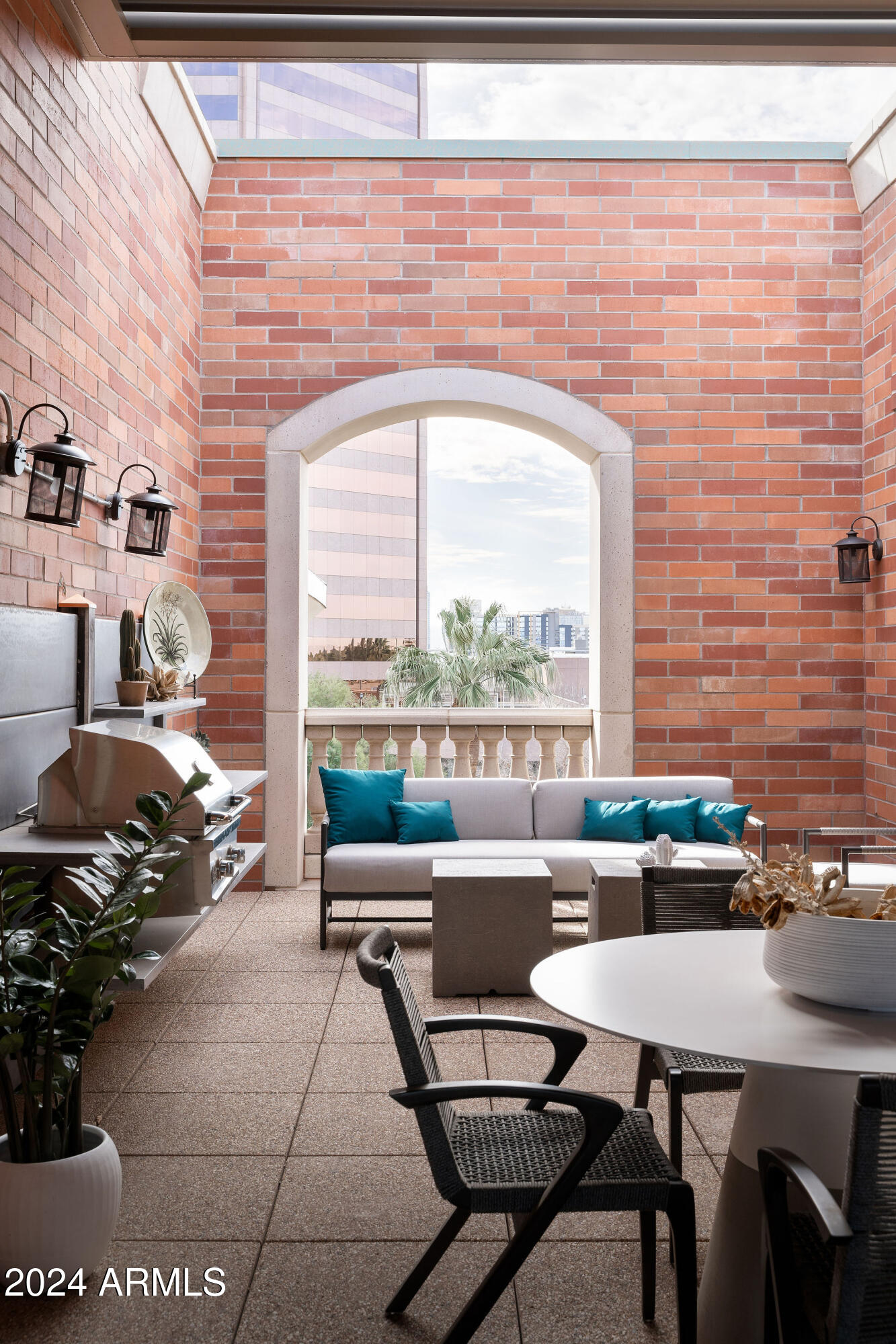 22 W Palm Lane