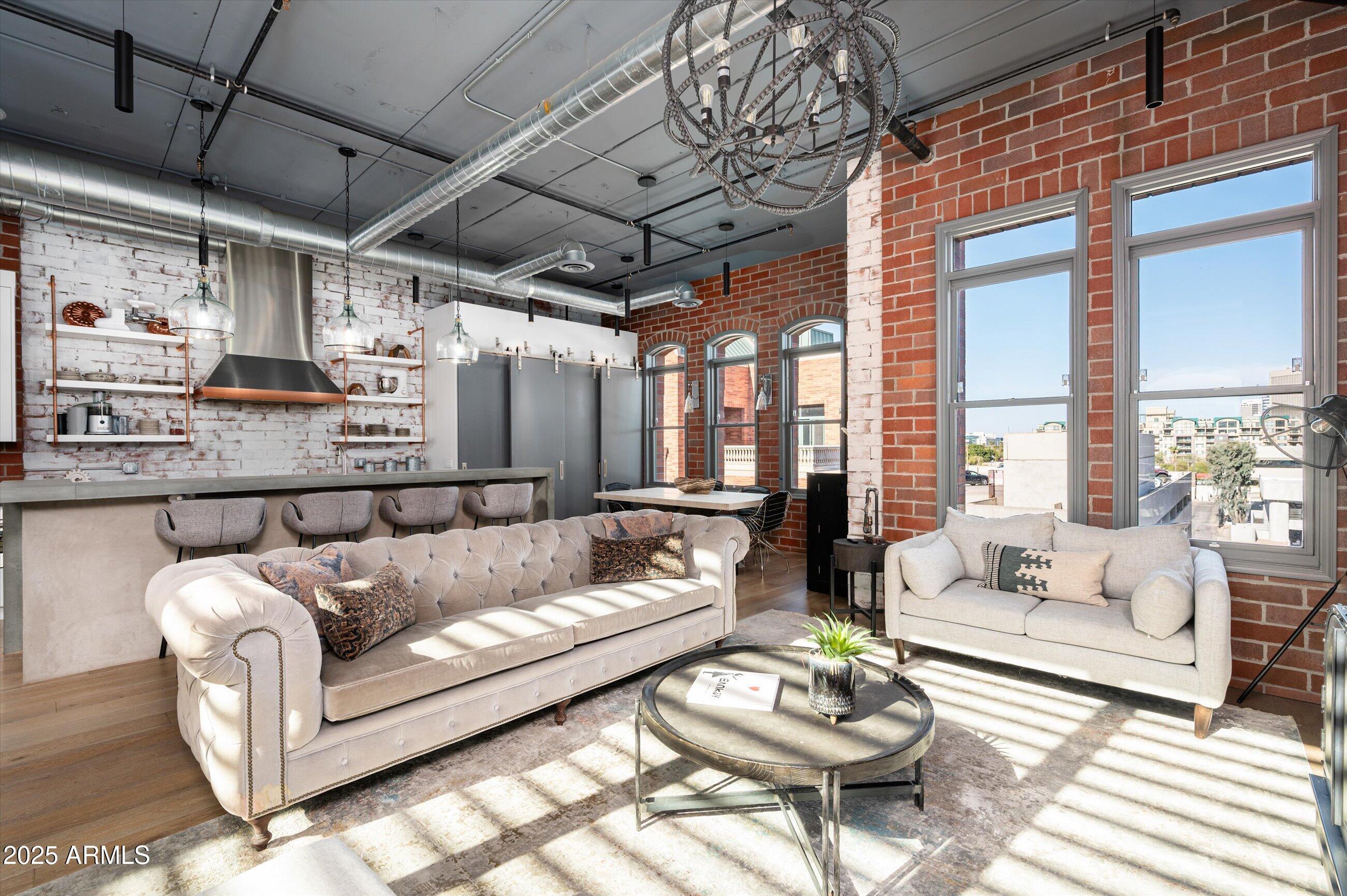 22 W Palm Lane
