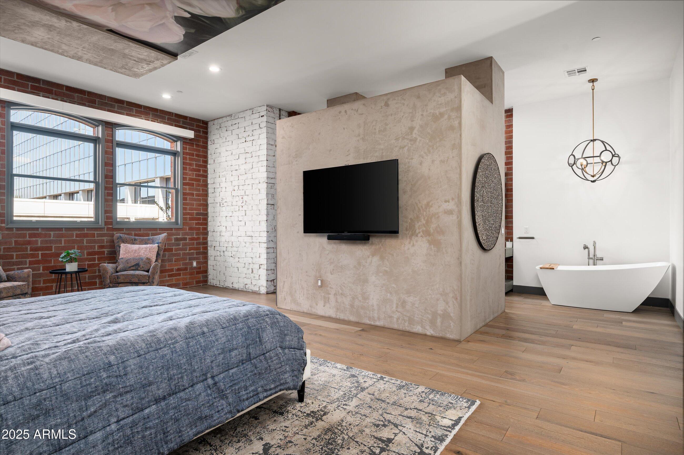 22 W Palm Lane