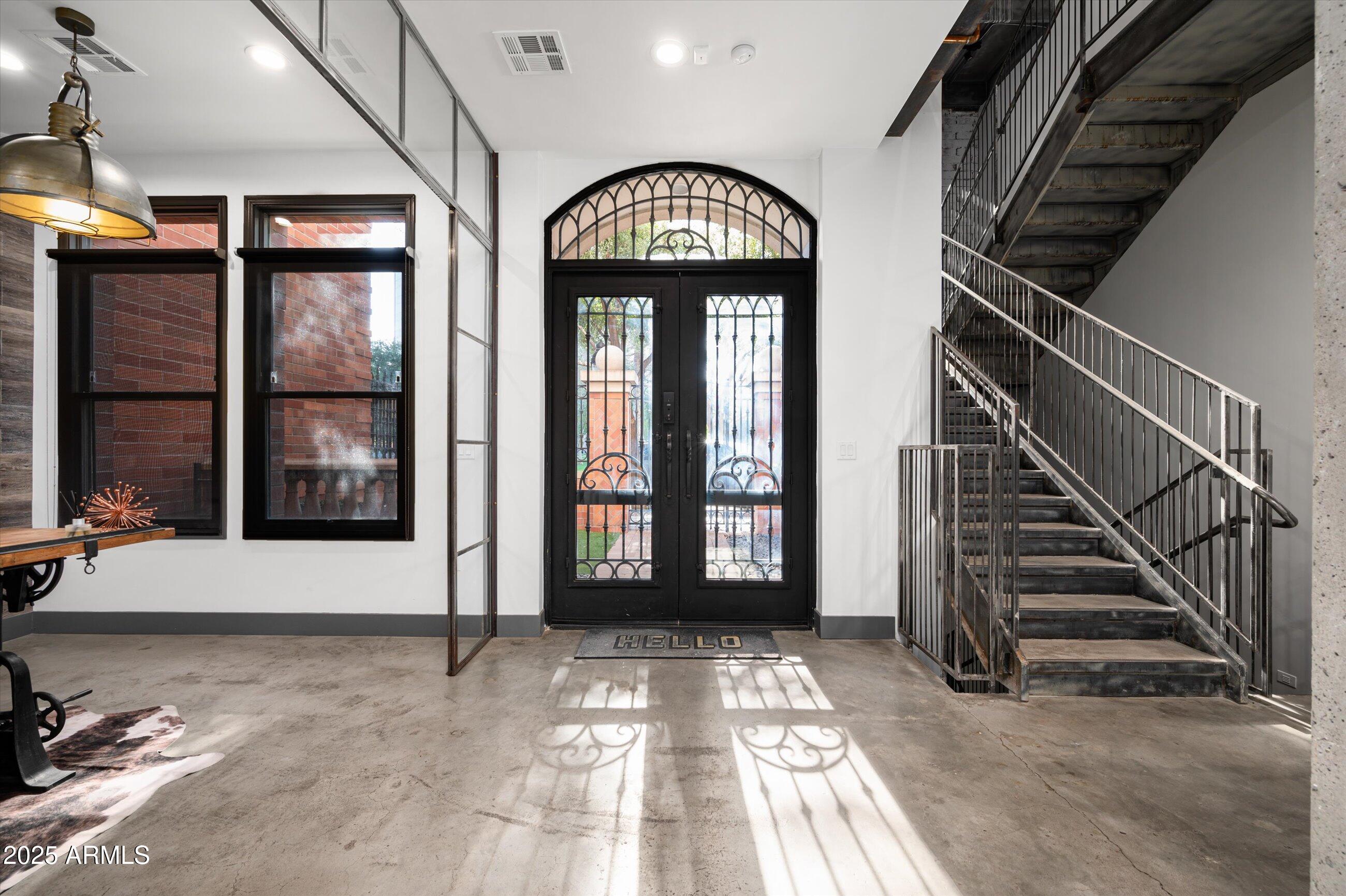 22 W Palm Lane