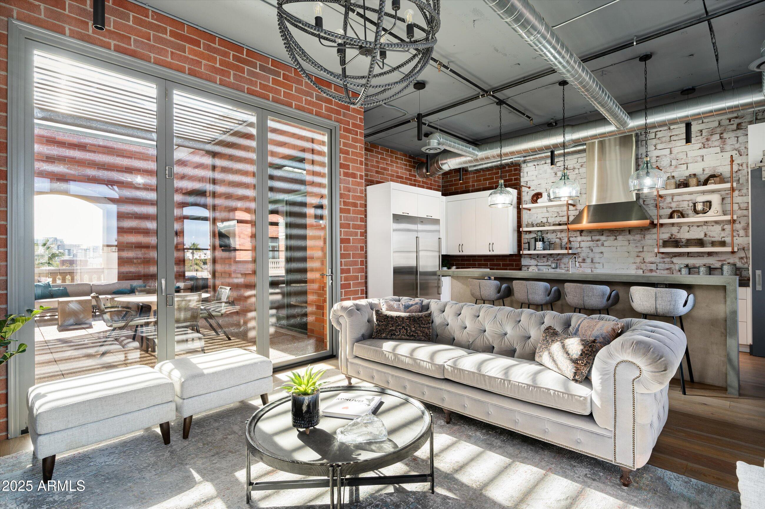 22 W Palm Lane