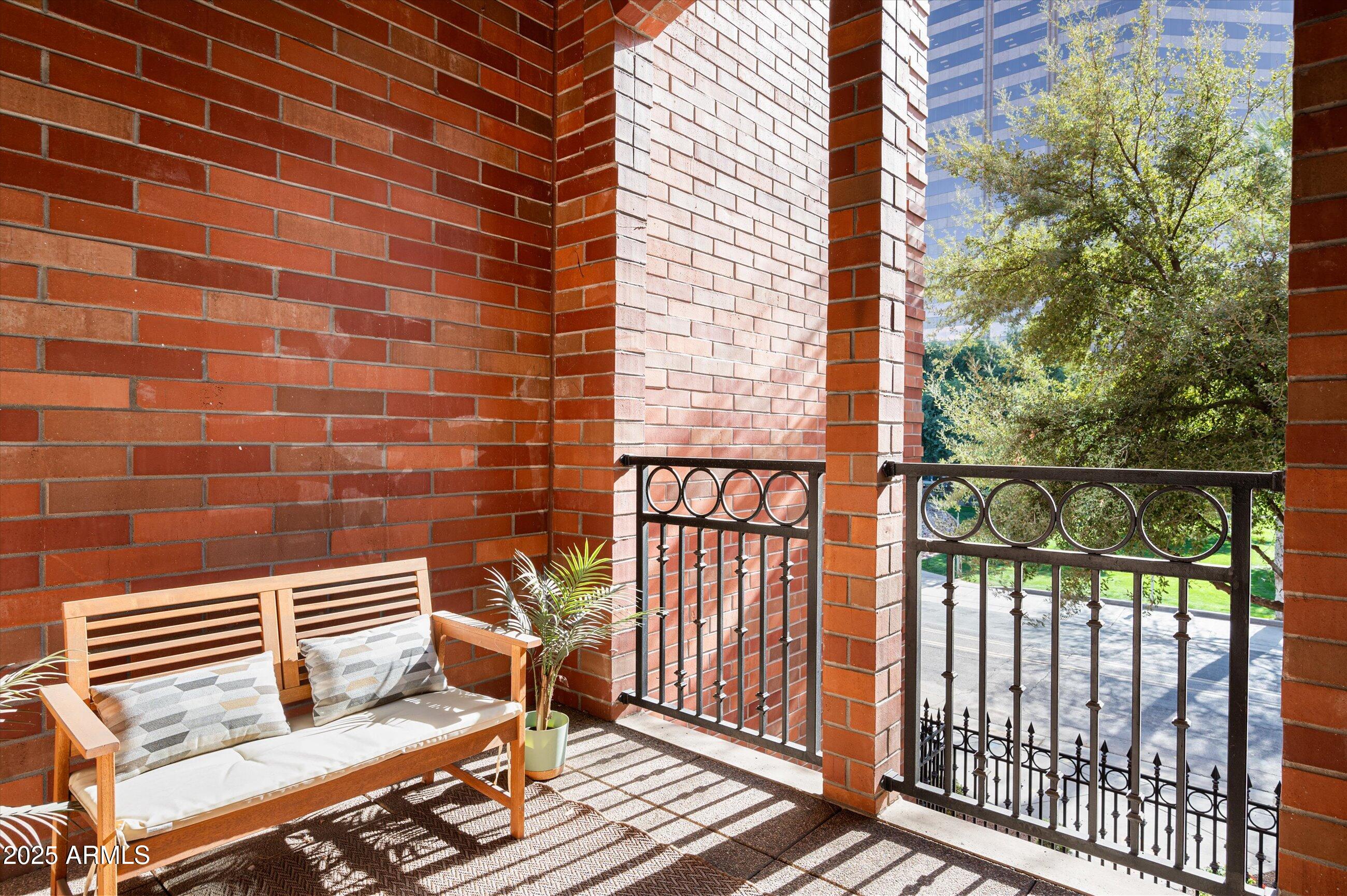 22 W Palm Lane