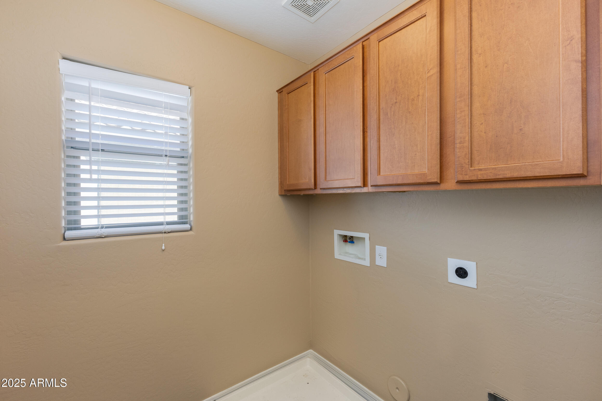 3865 E SANTA FE Lane